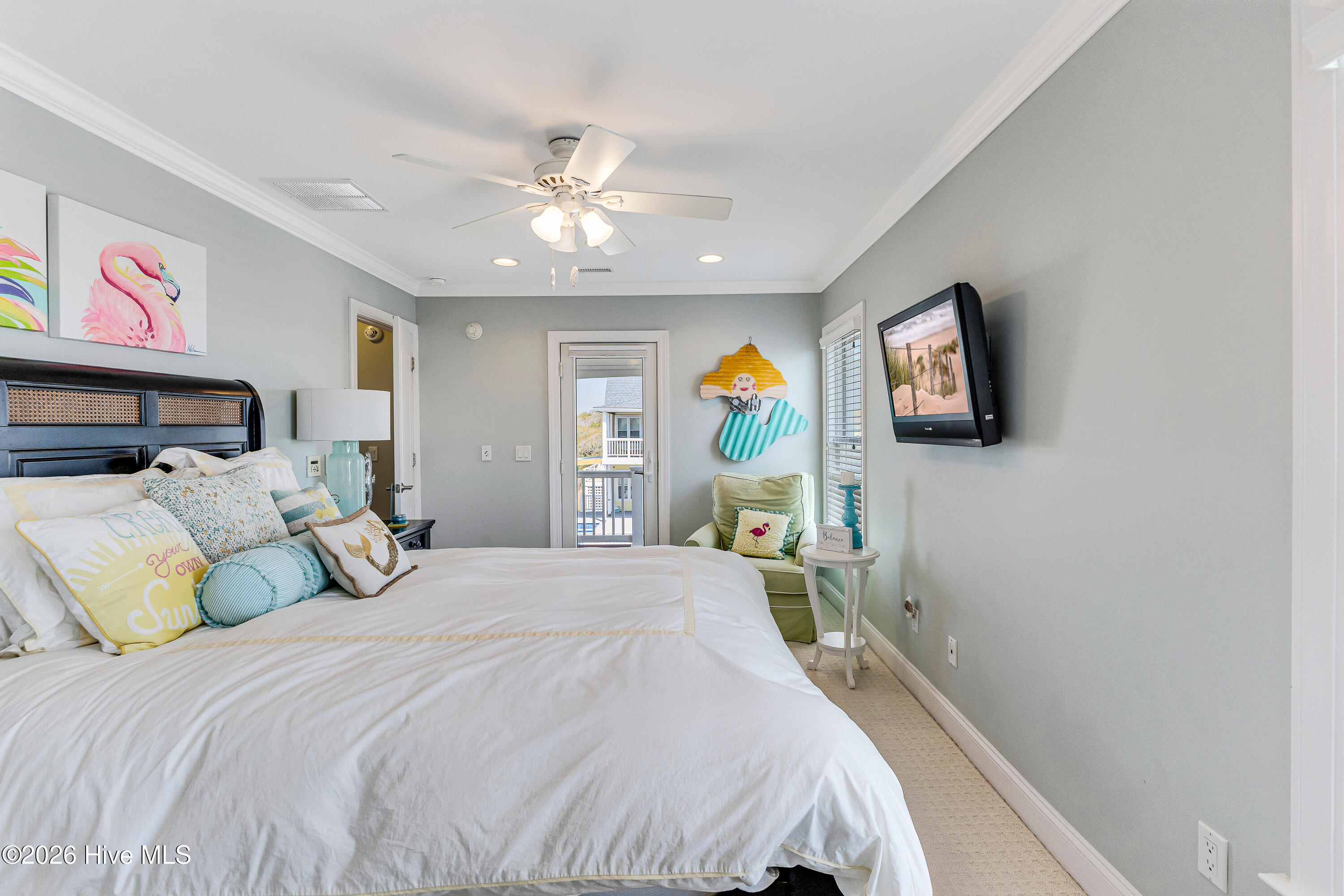 100567897 | Photo 32