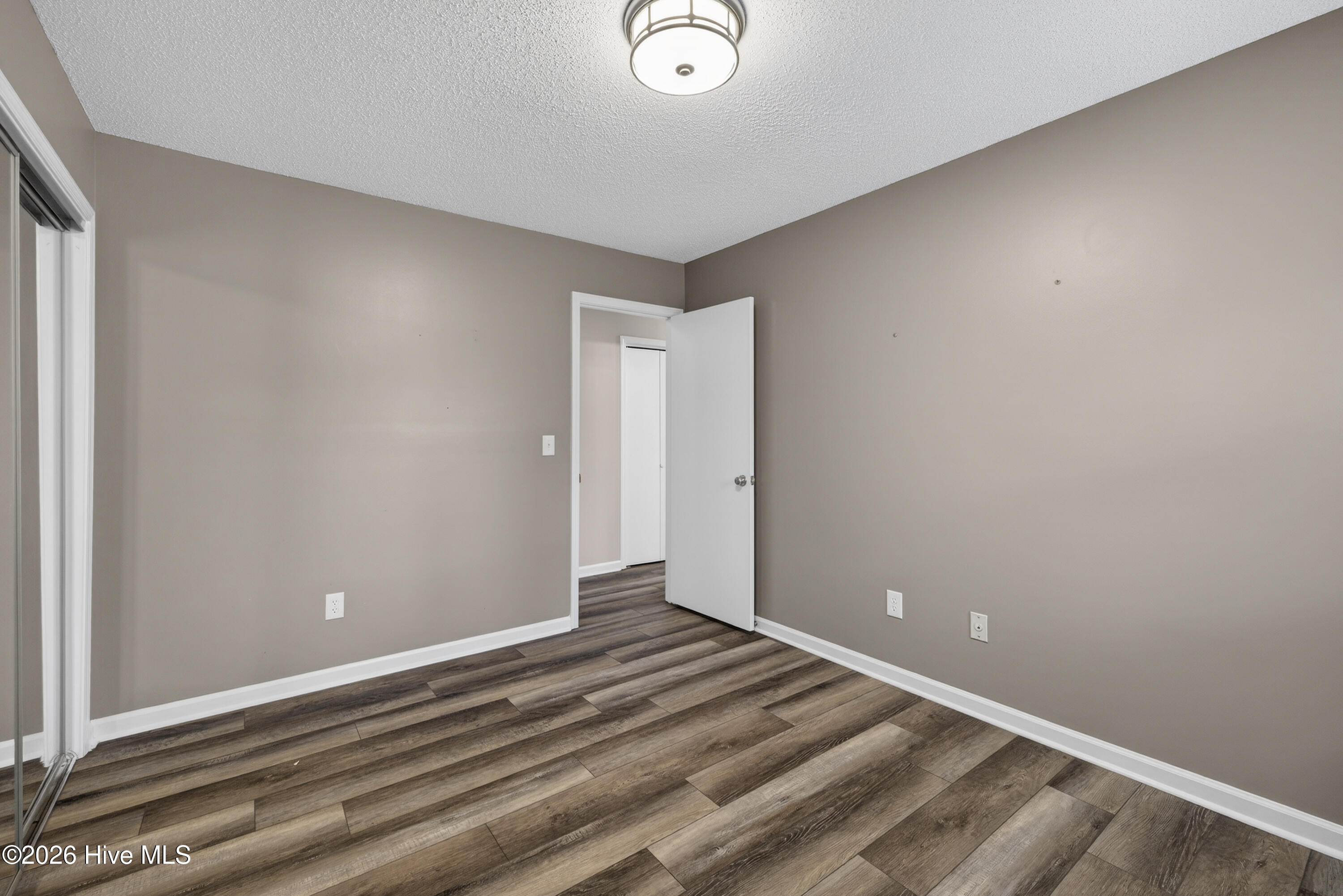 100563145 | Photo 16