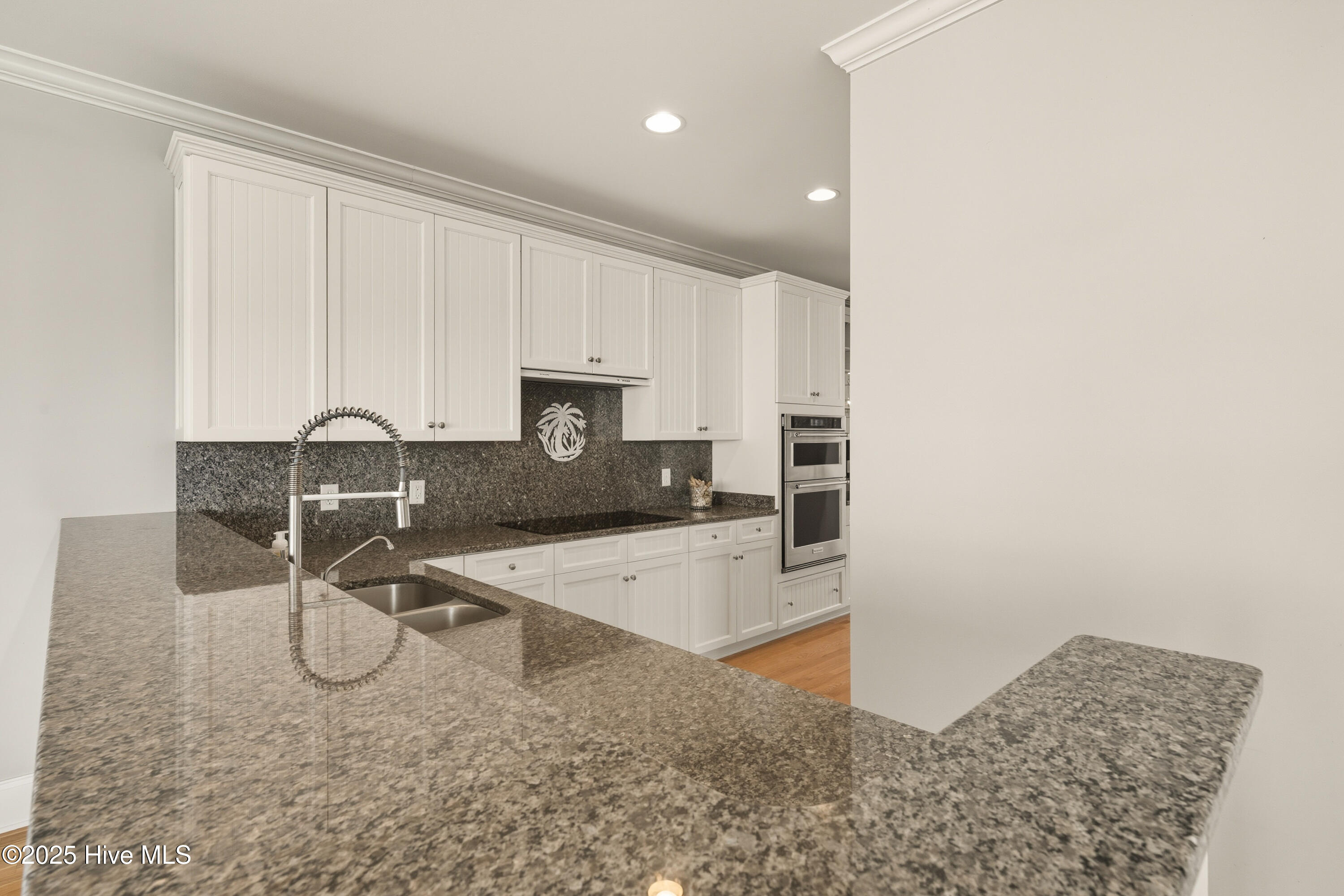 100527237 | Photo 12