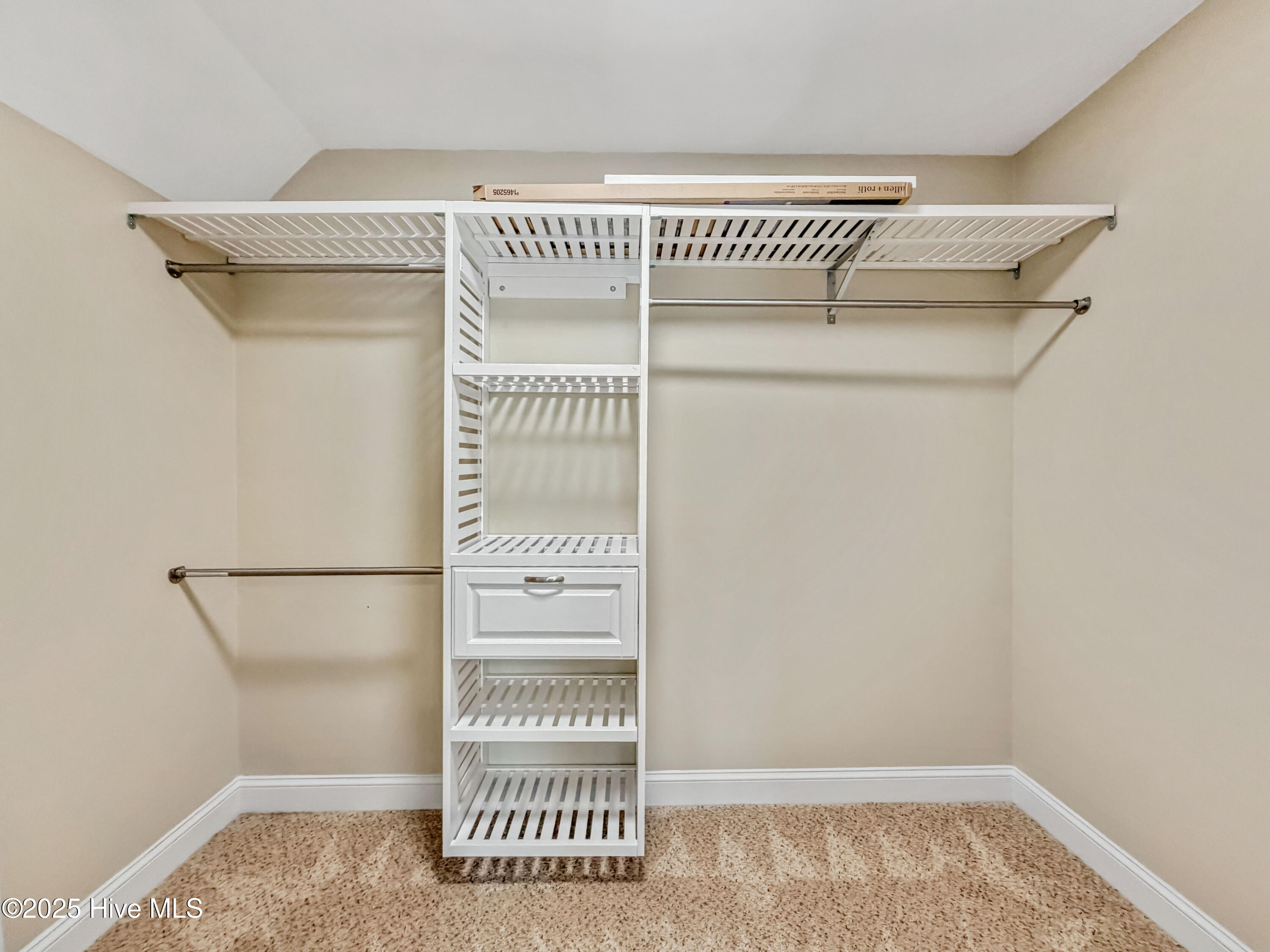 100543417 | Photo 26