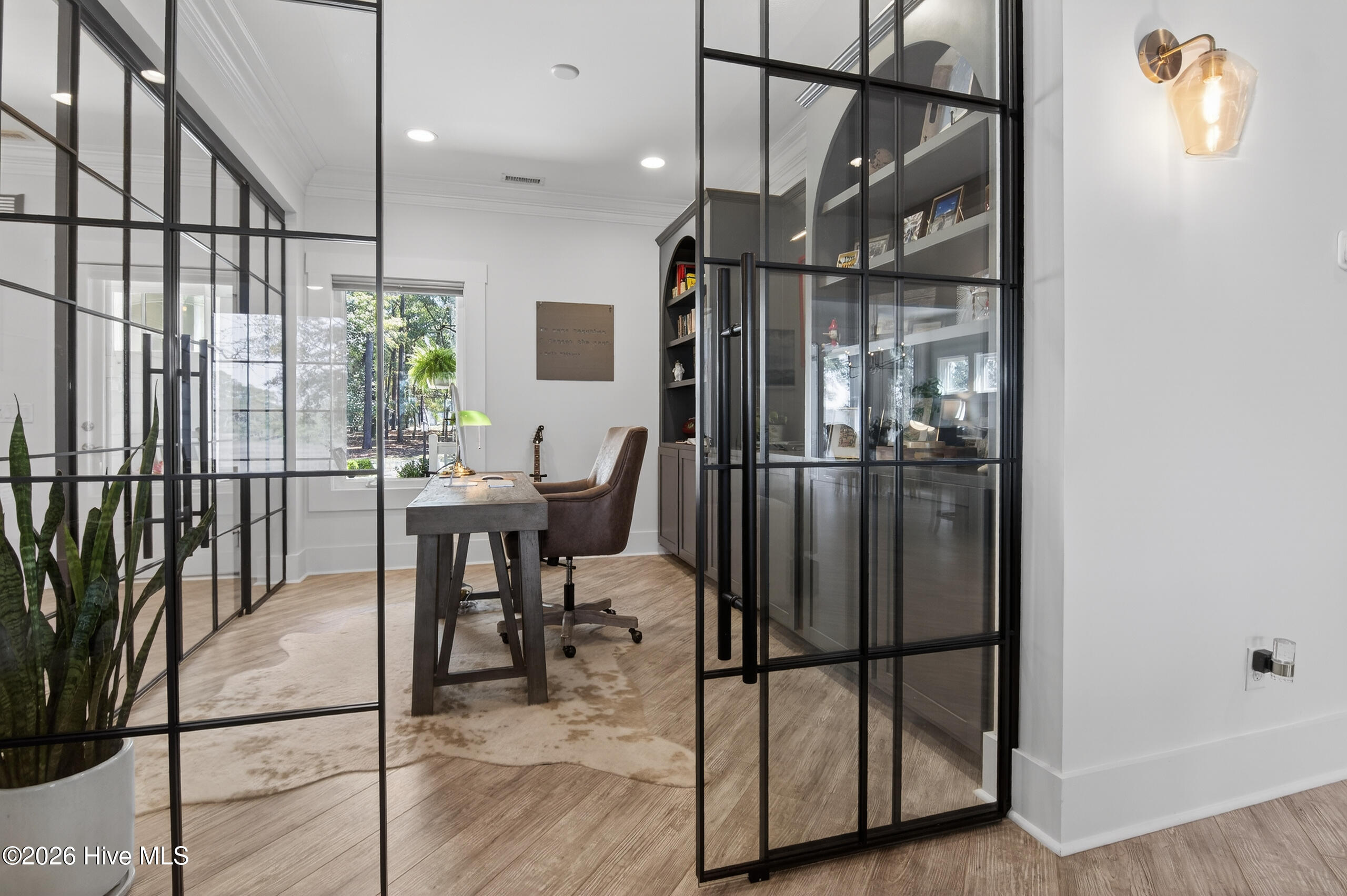 100565321 | Photo 19