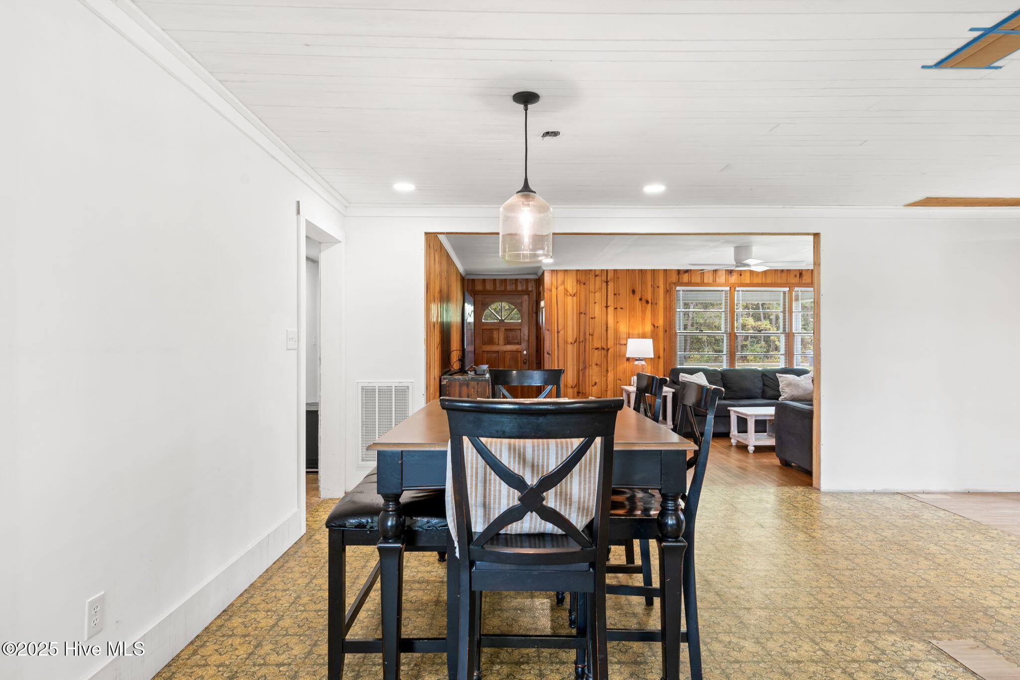 100536505 | Photo 15