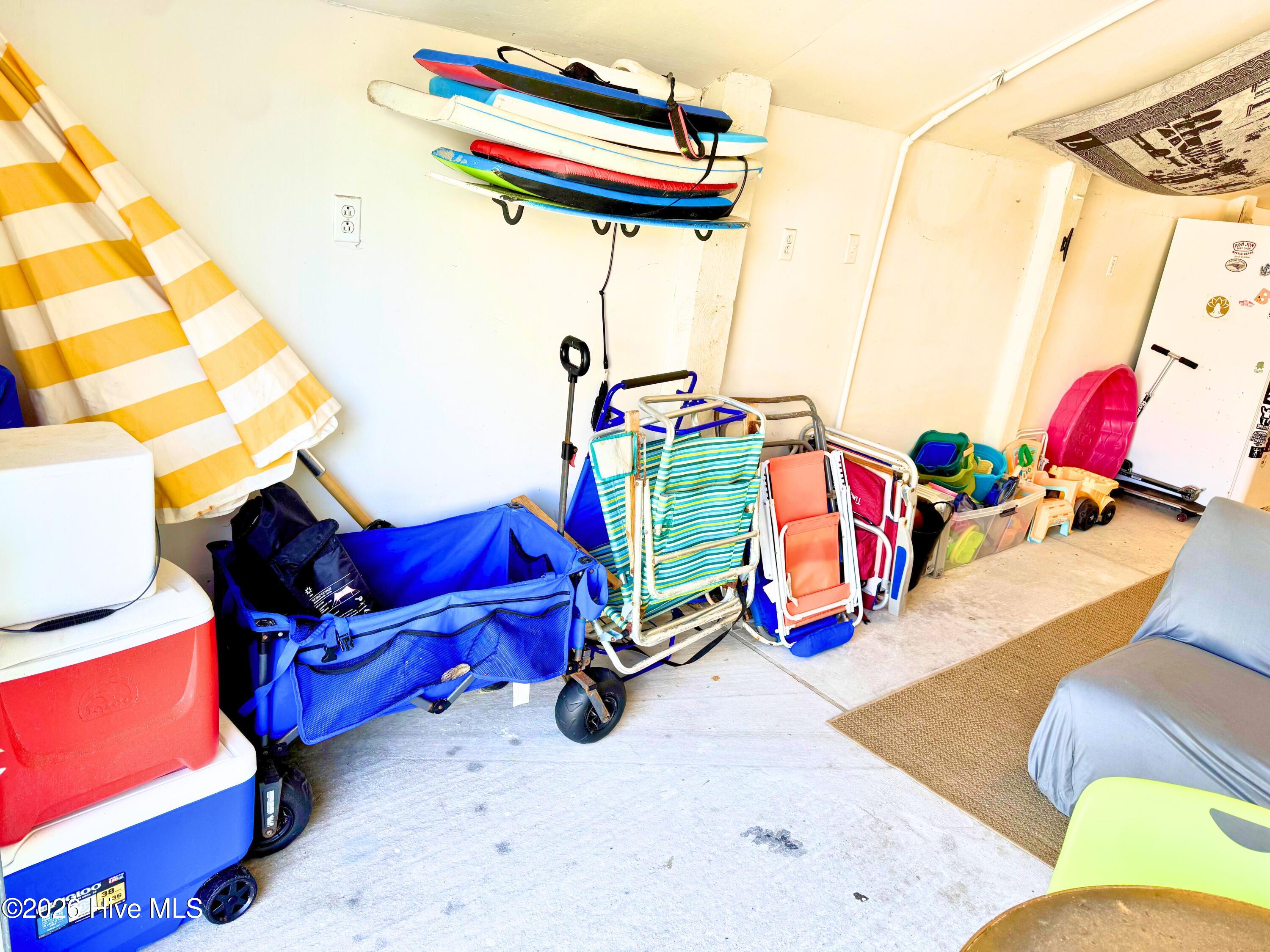 100560357 | Photo 74