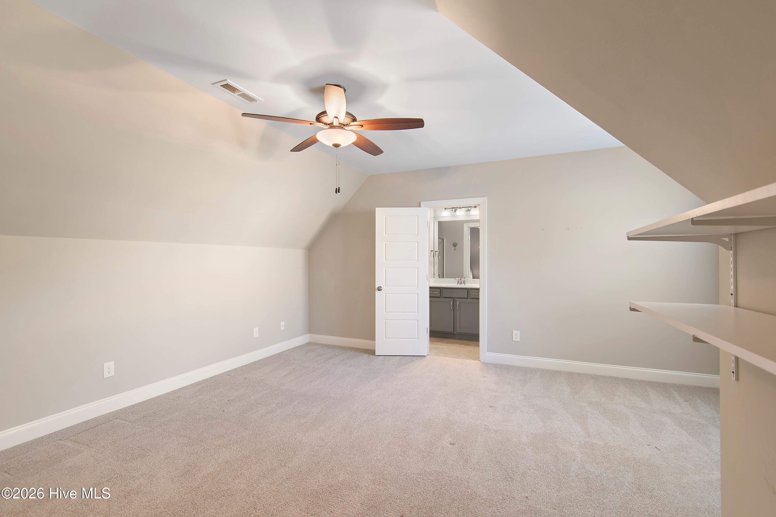 100563713 | Photo 39