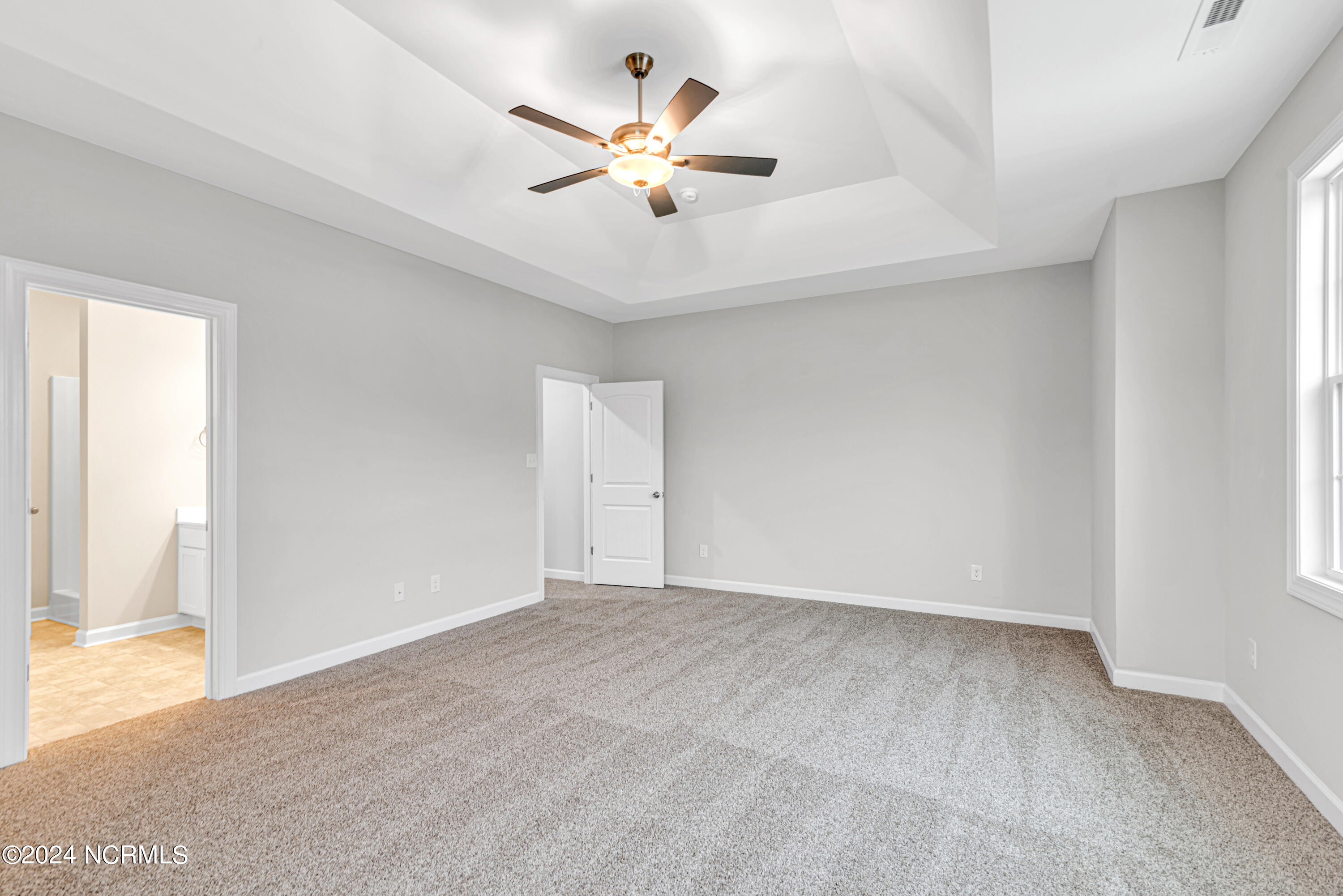 100563428 | Photo 28