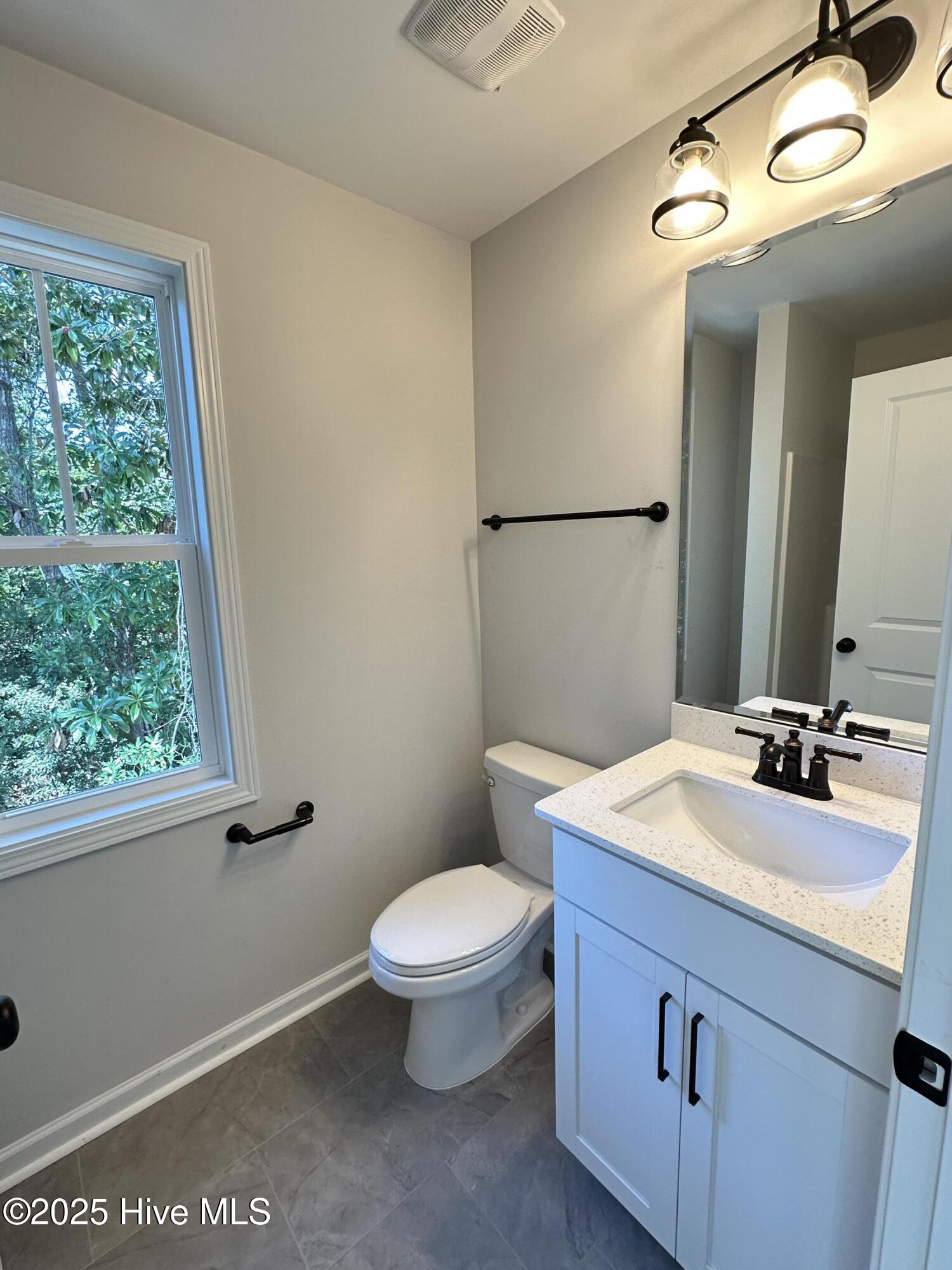 100512844 | Photo 12