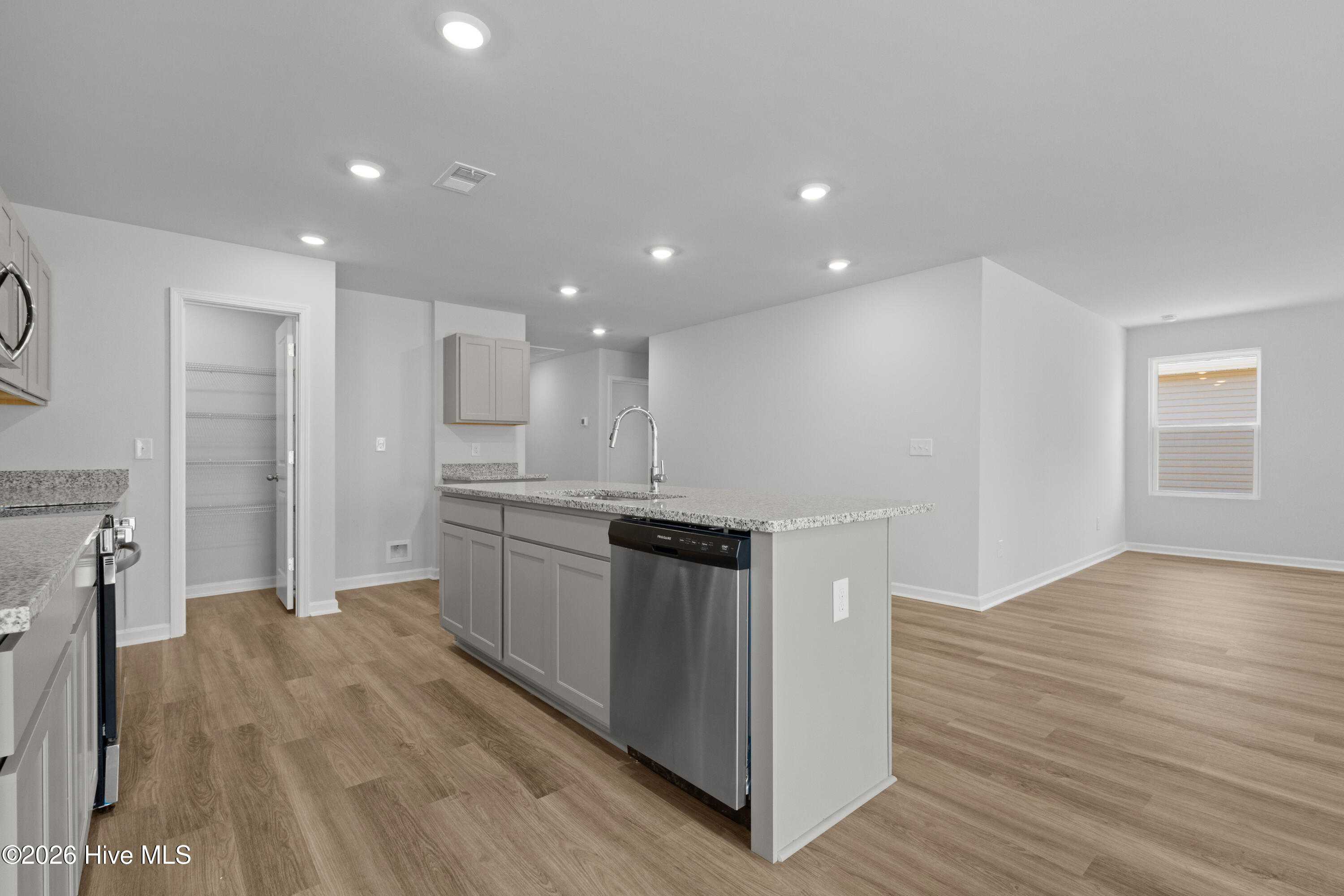 100552120 | Photo 20