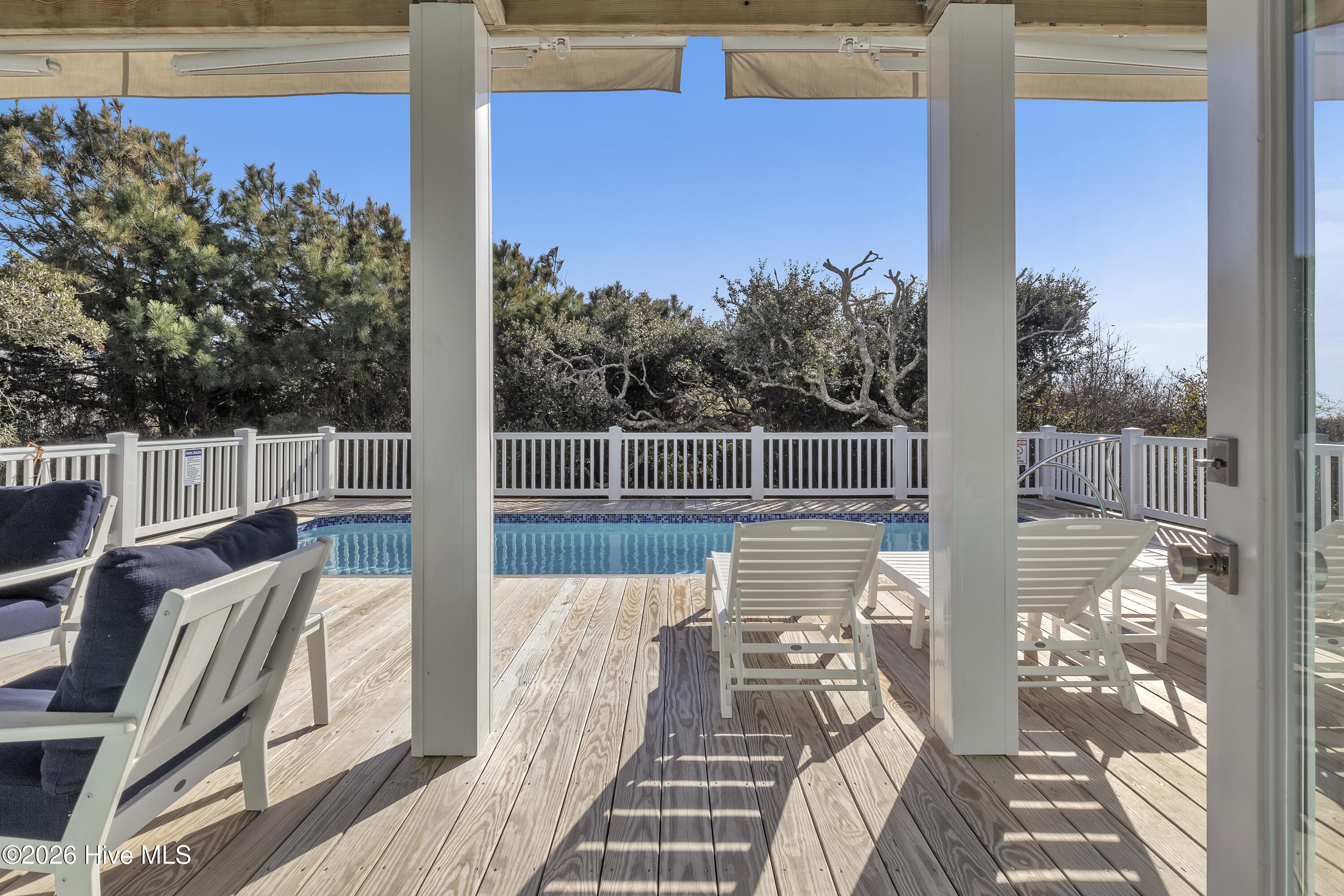 100549565 | Photo 61