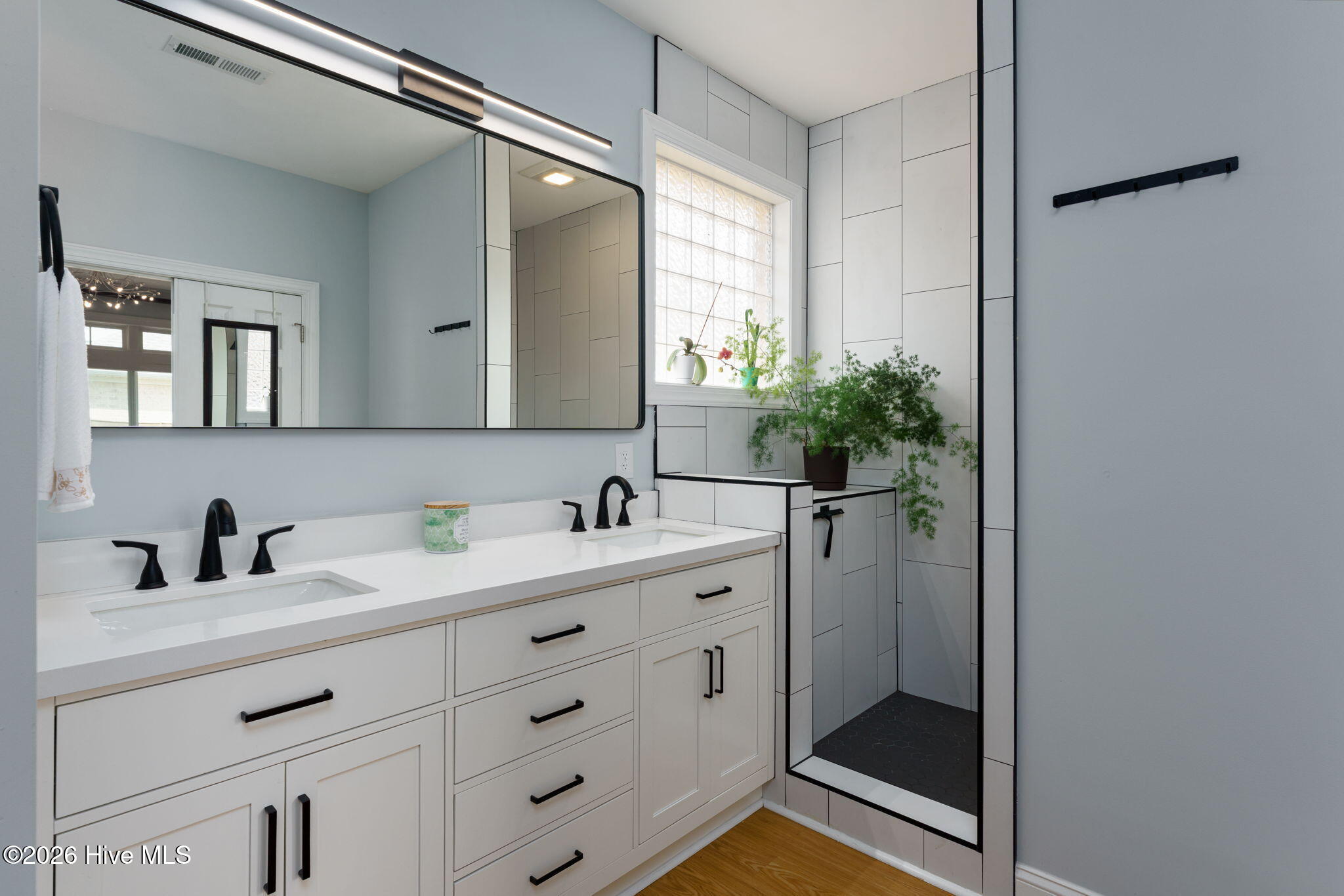 100564591 | Photo 17