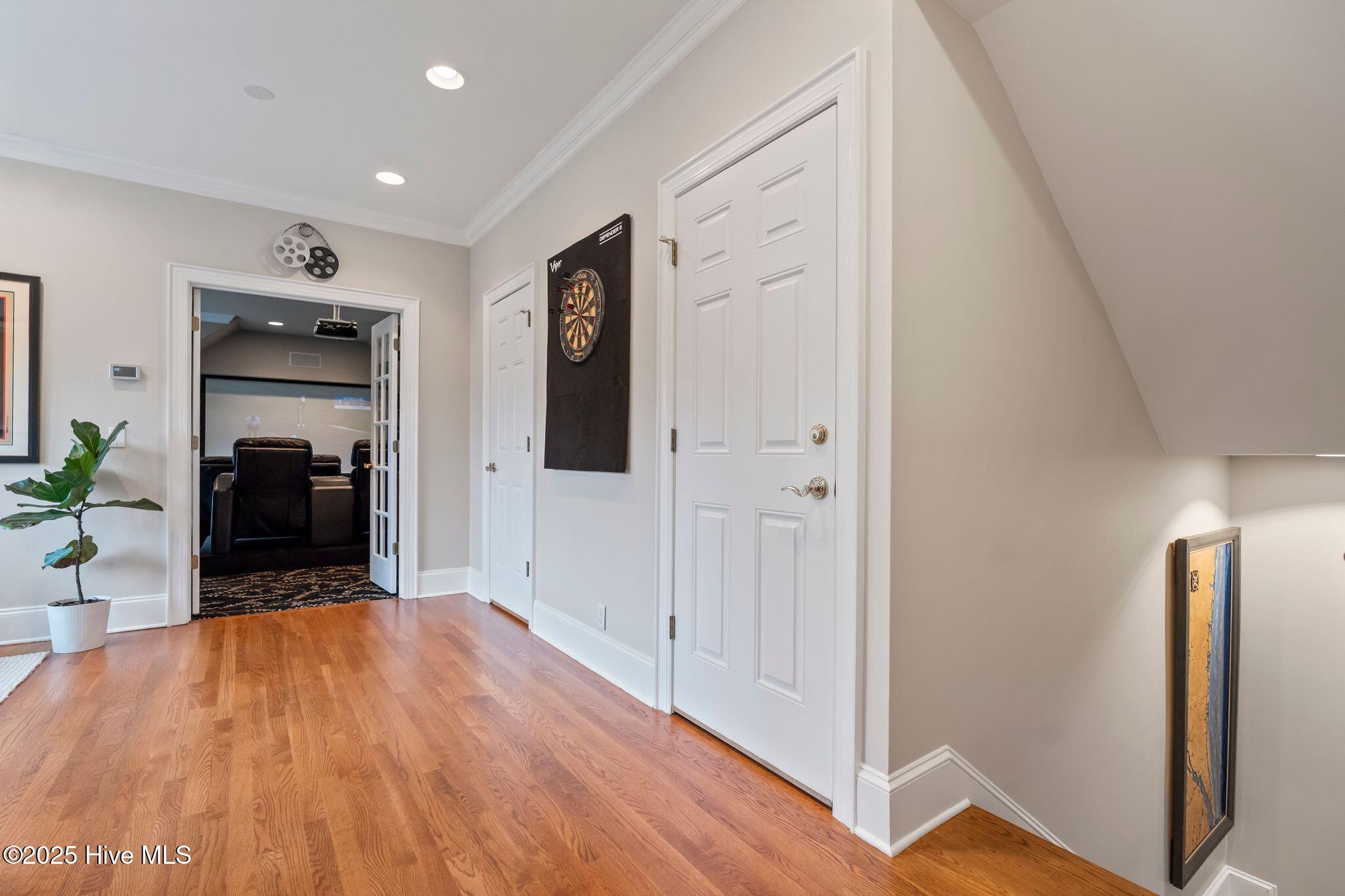 100530857 | Photo 38