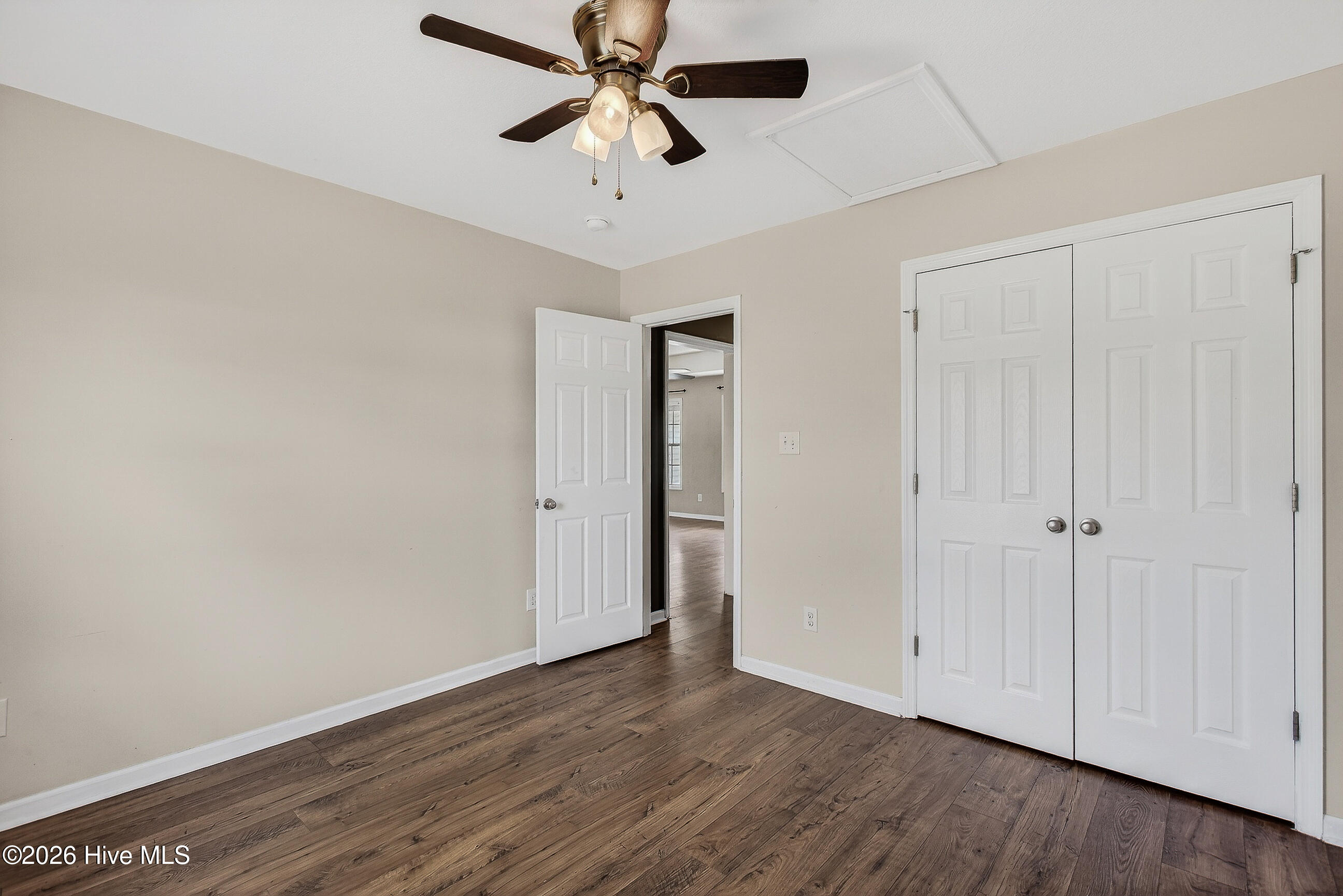 100563999 | Photo 23