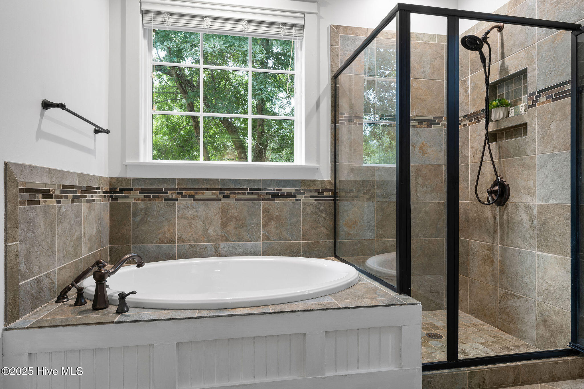 100536544 | Photo 43