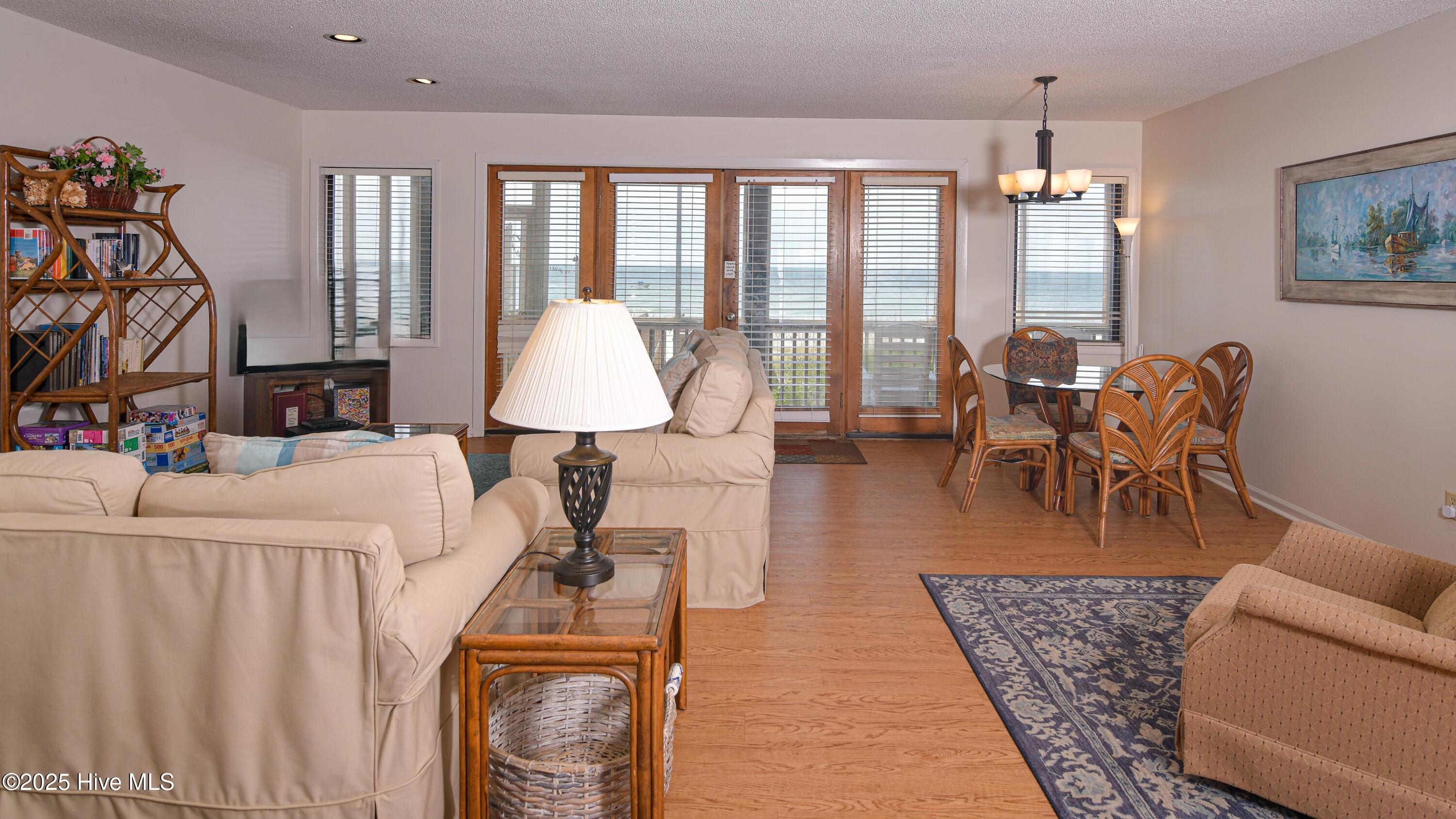 100551160 | Photo 10