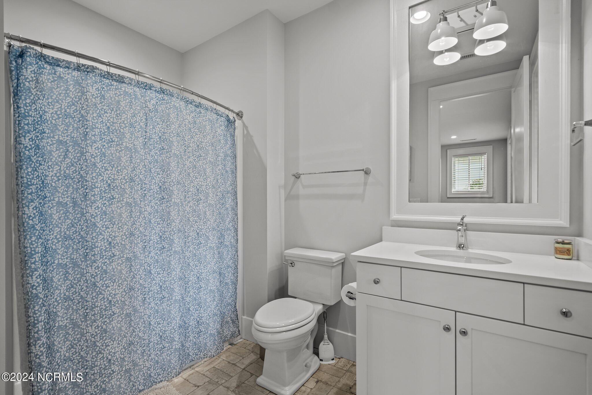 100556324 | Photo 37