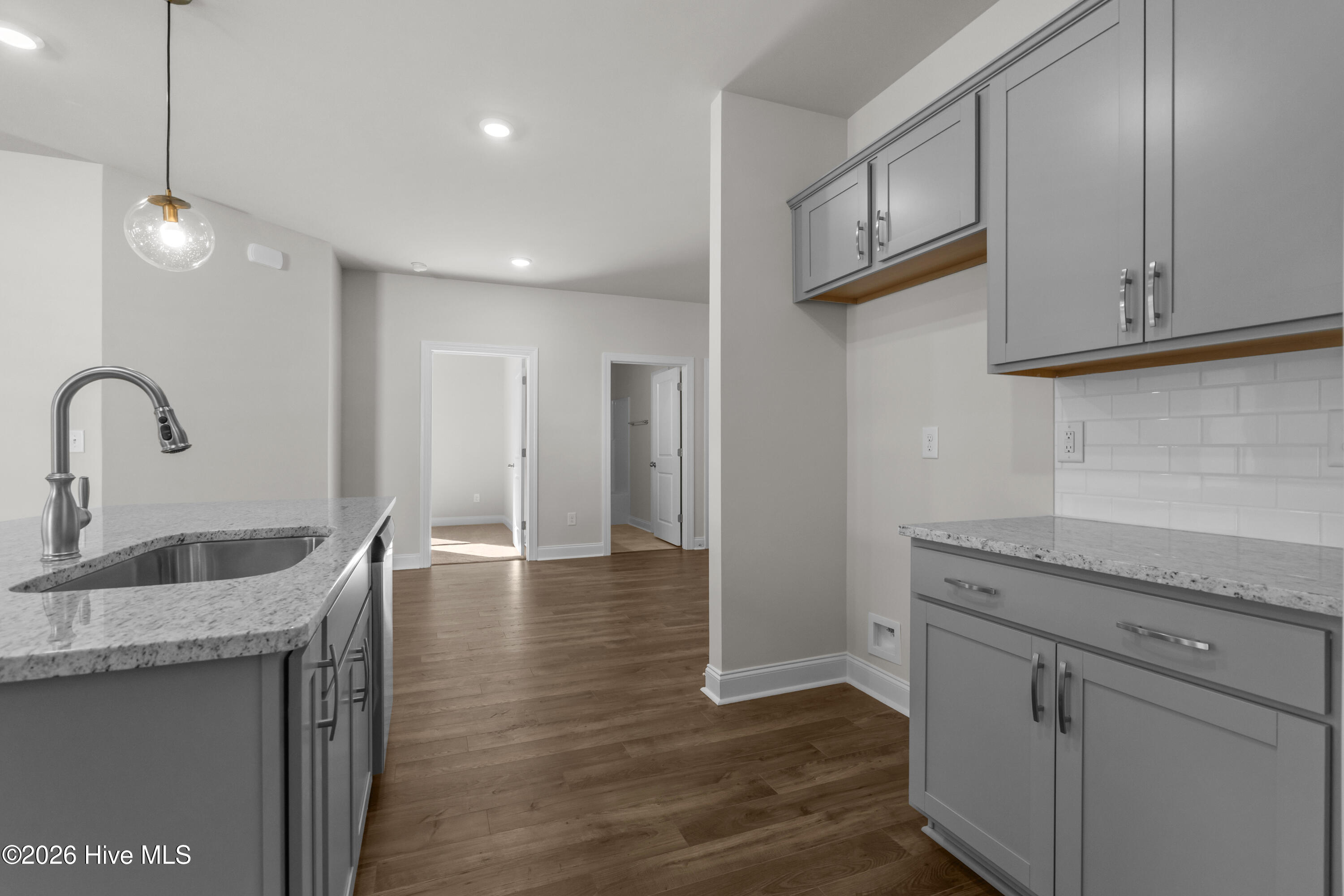 100560176 | Photo 12