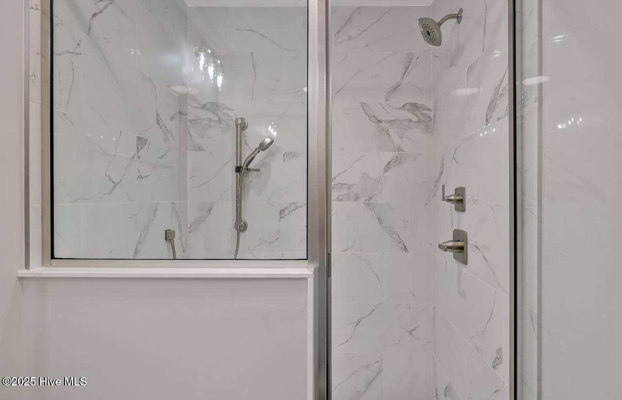 100484000 | Photo 39