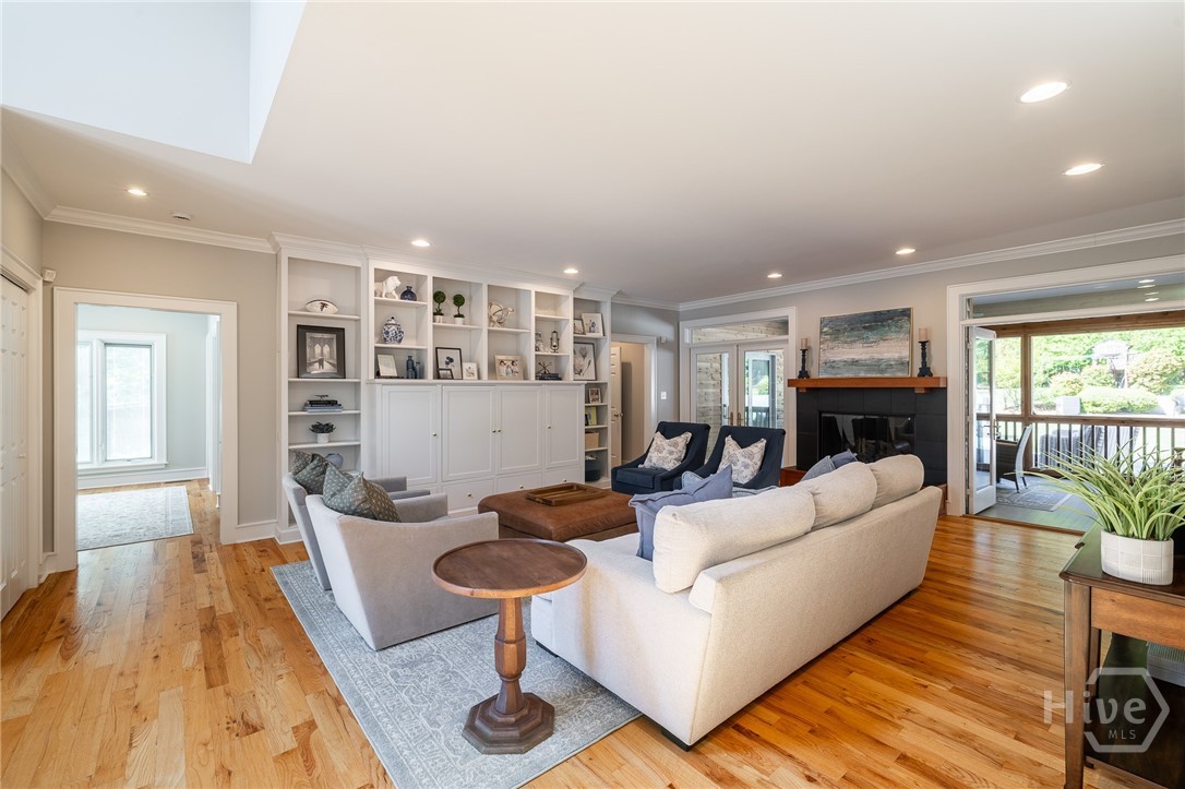 385 Woodward Way