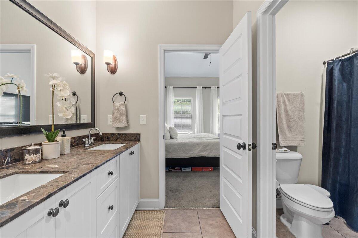 20-Owners Bathroom
