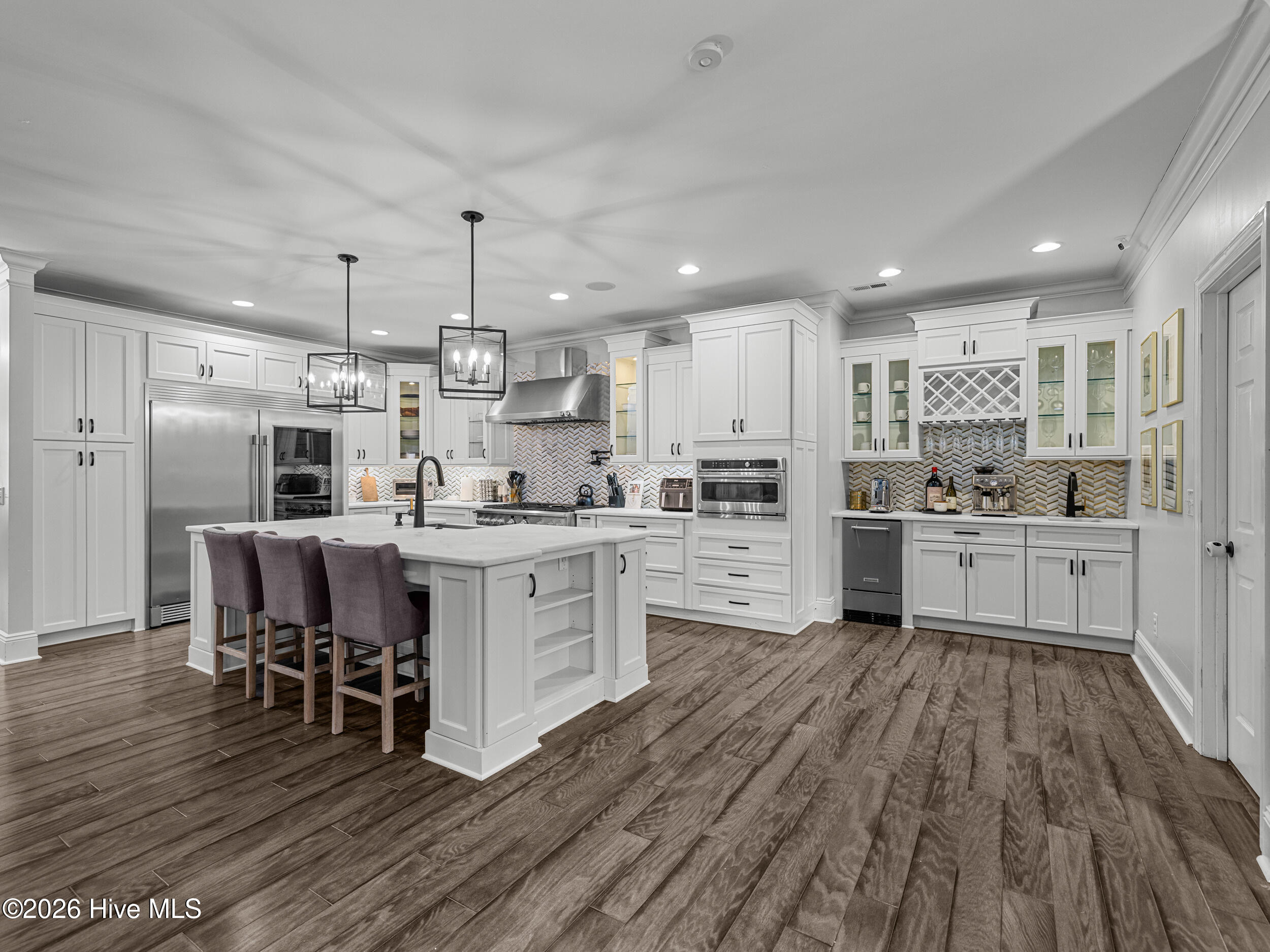 100557590 | Photo 25