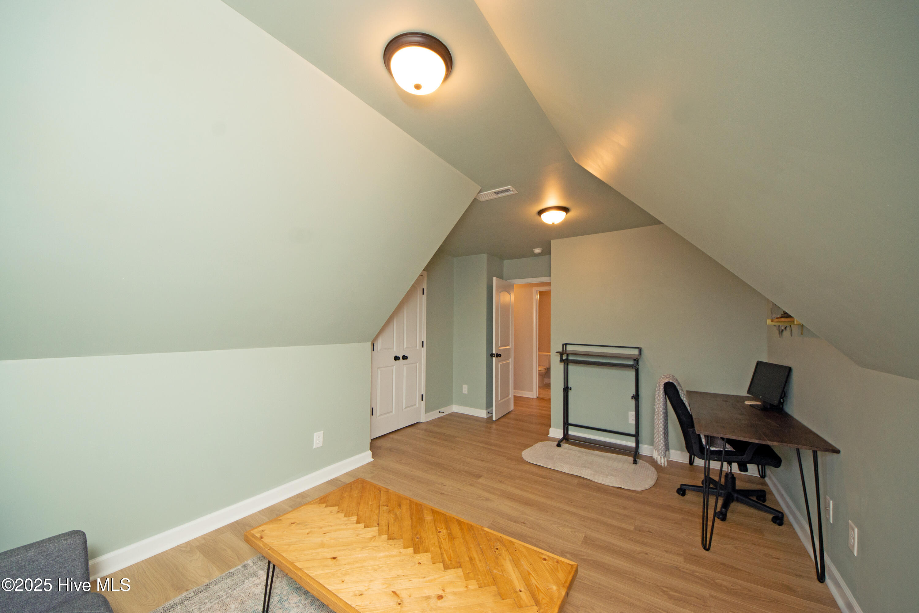 100539129 | Photo 44