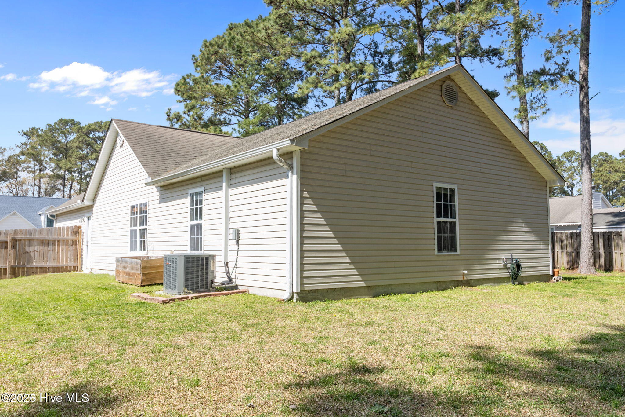 100561998 | Photo 34