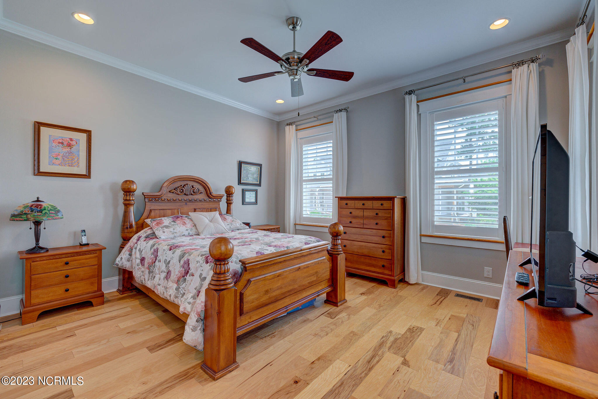 100568046 | Photo 42