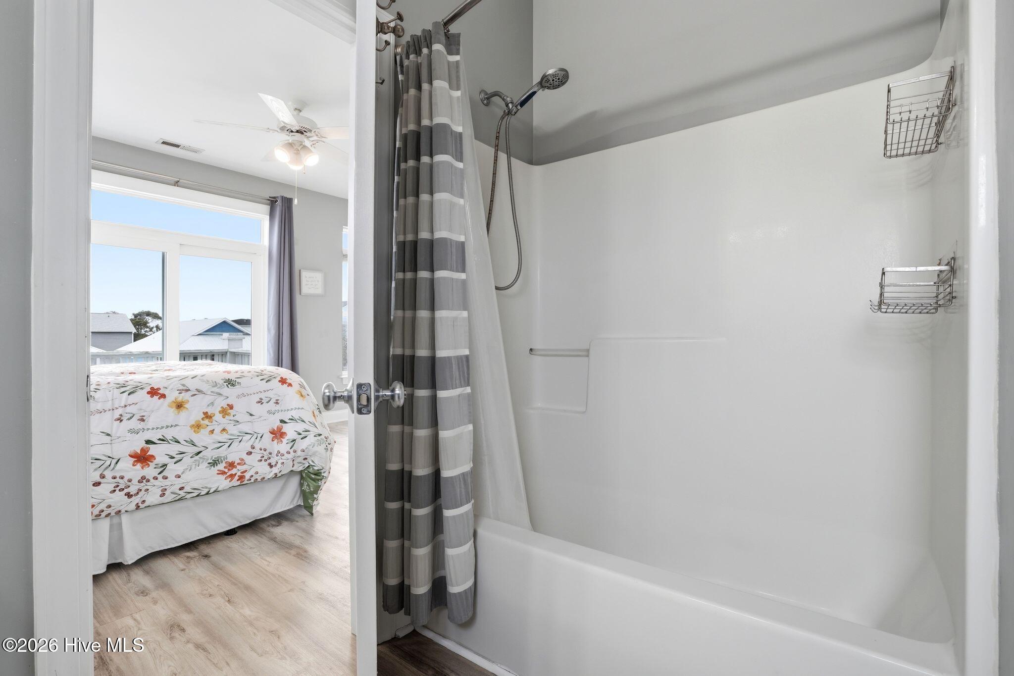 100558229 | Photo 38