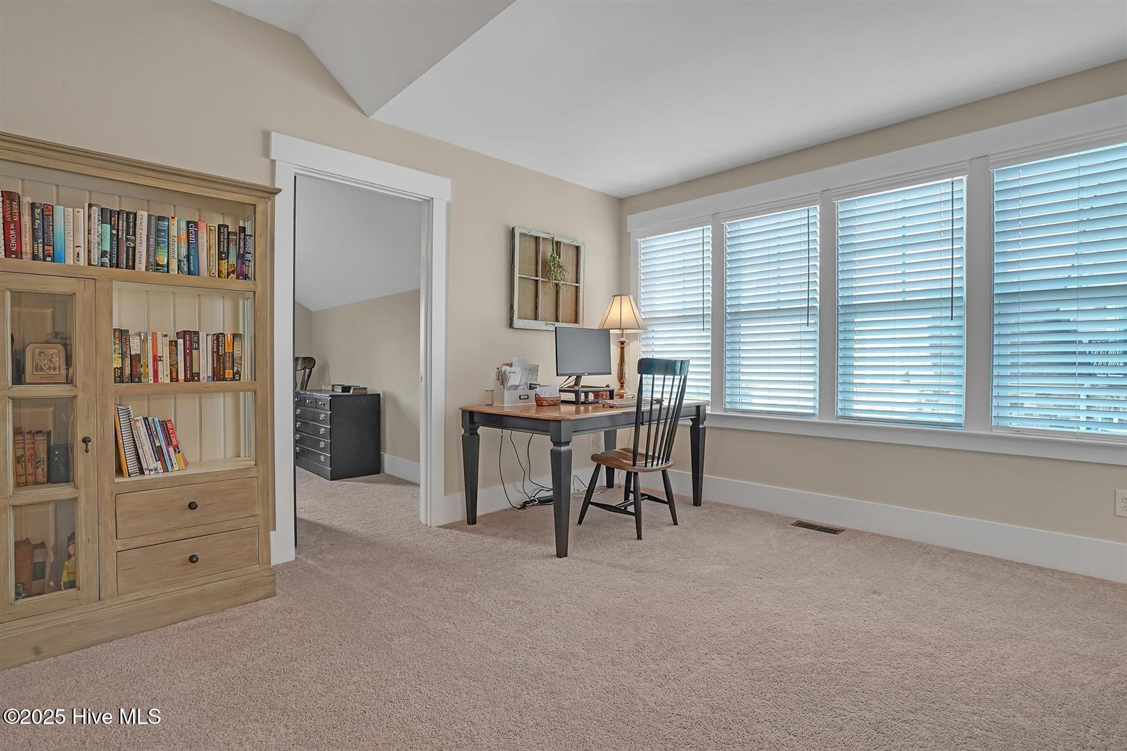 100542626 | Photo 42