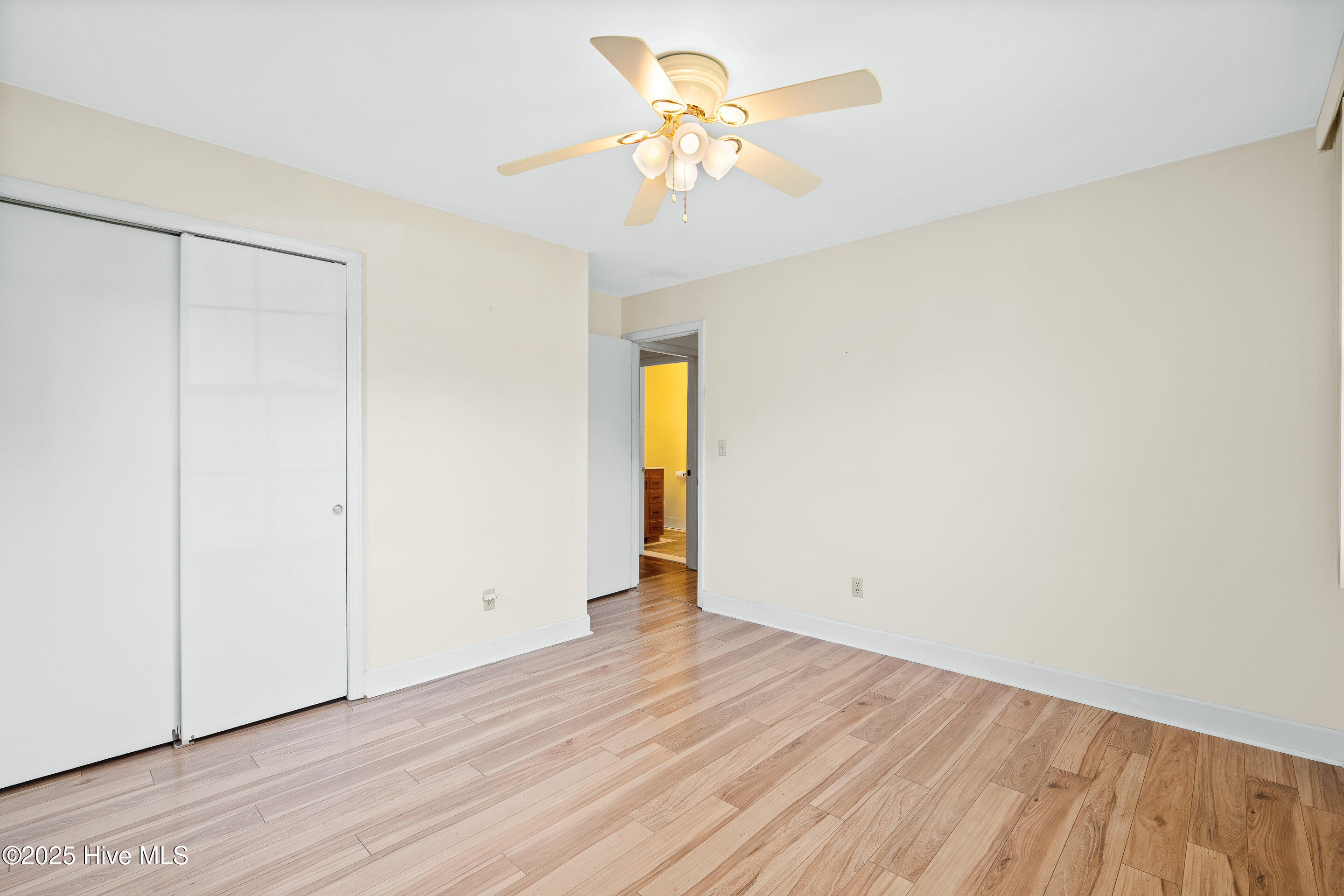 100536869 | Photo 22