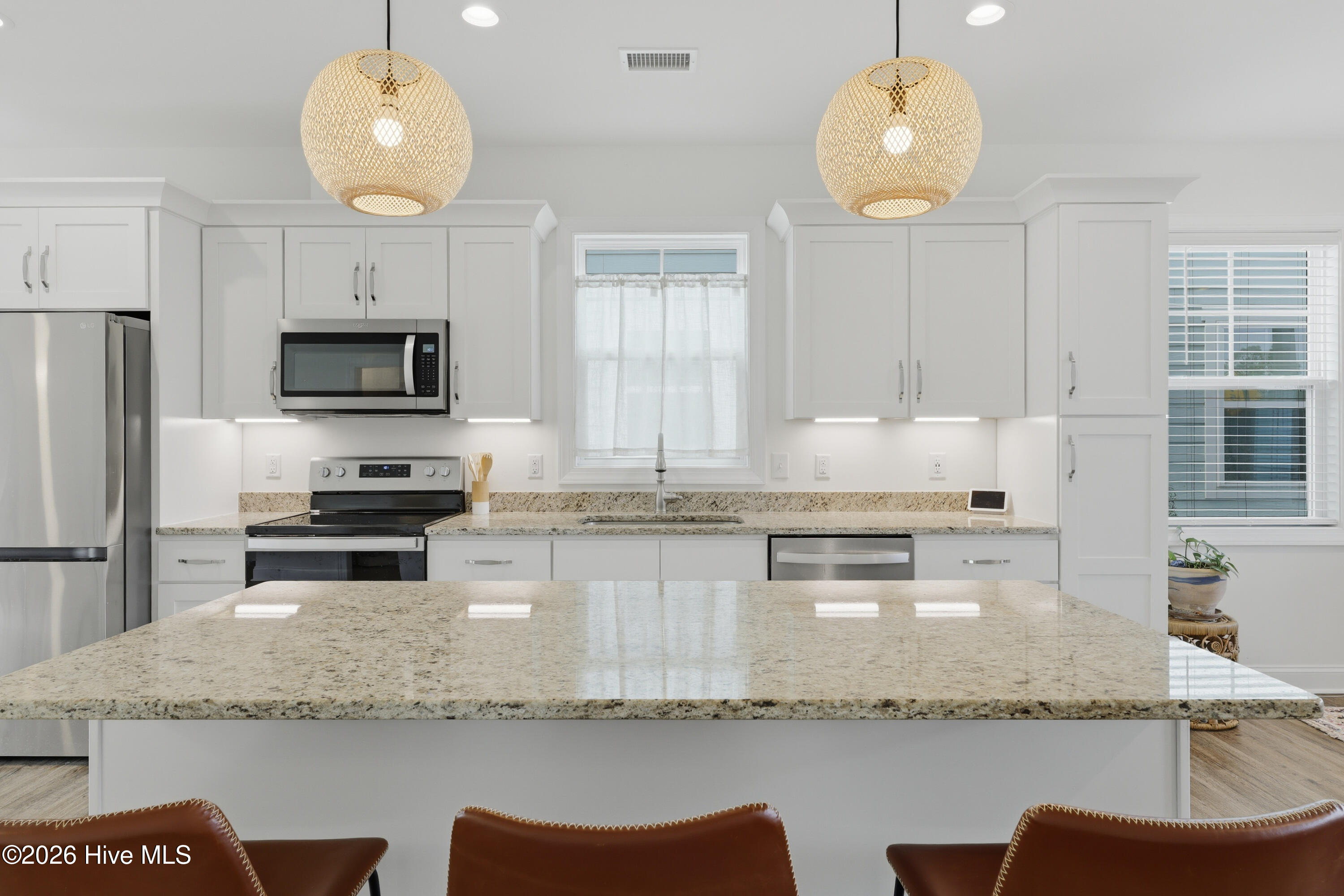 100558751 | Photo 11