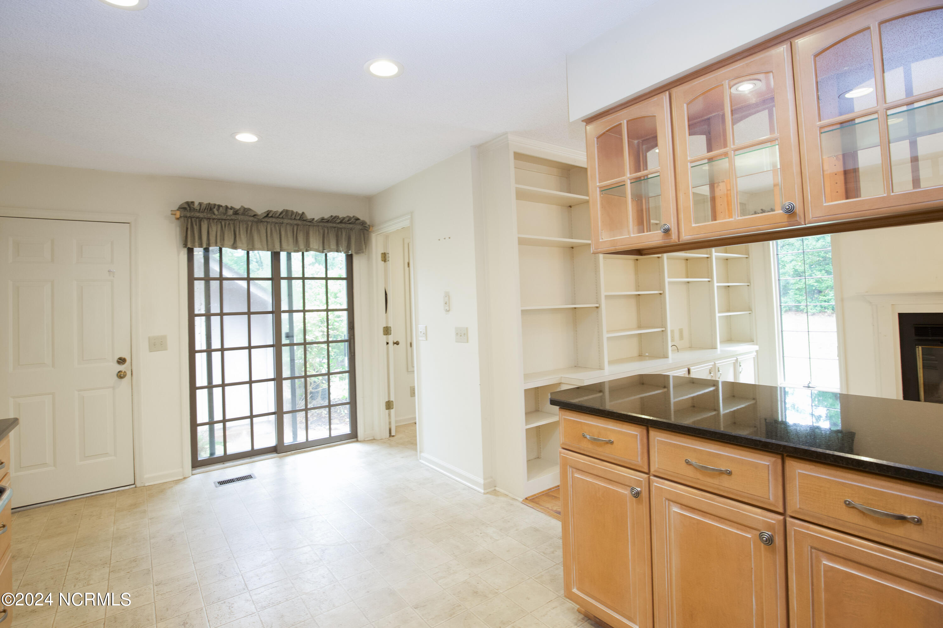 620 Diamondhead Dr S-14