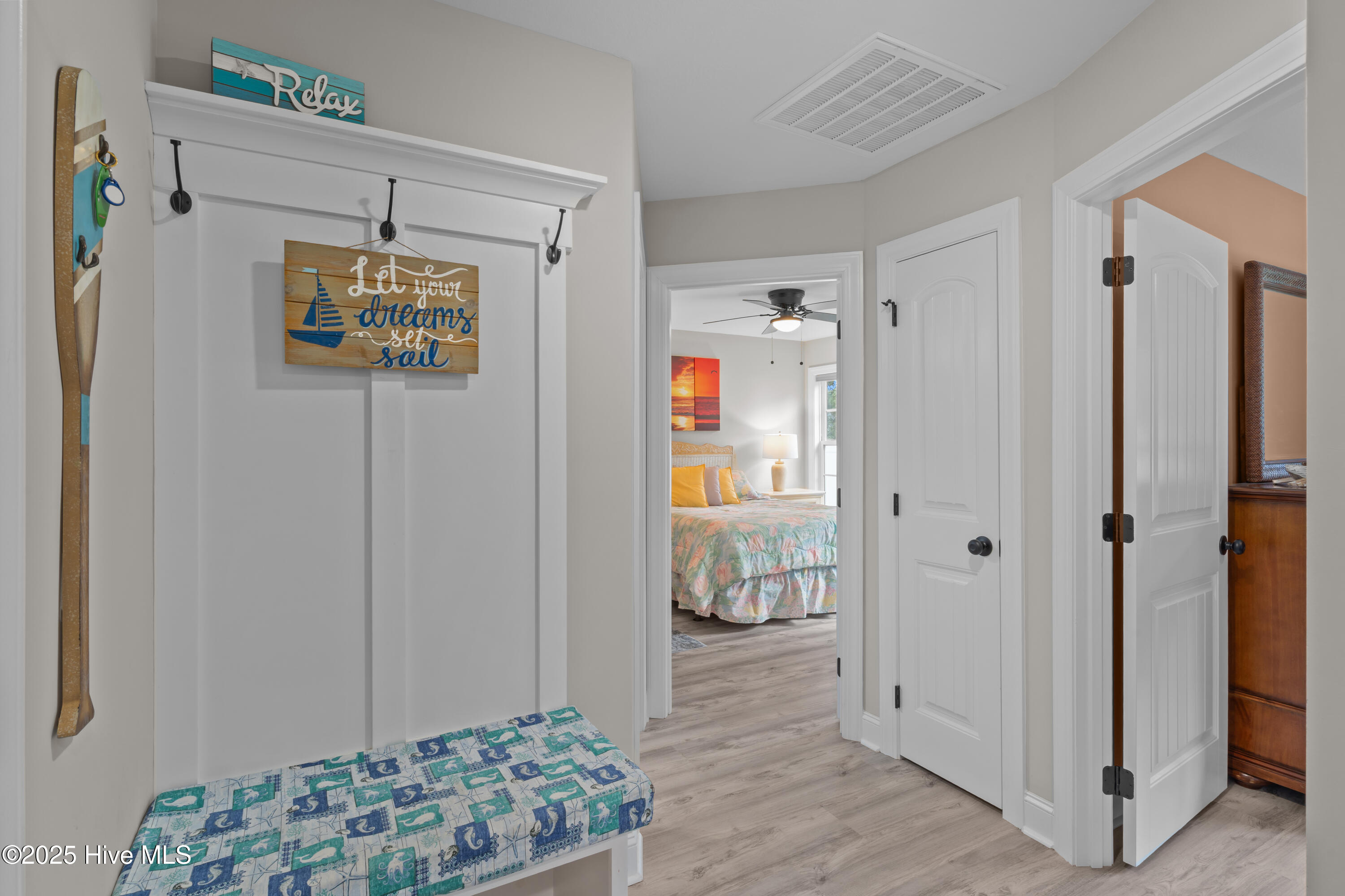 100522154 | Photo 35