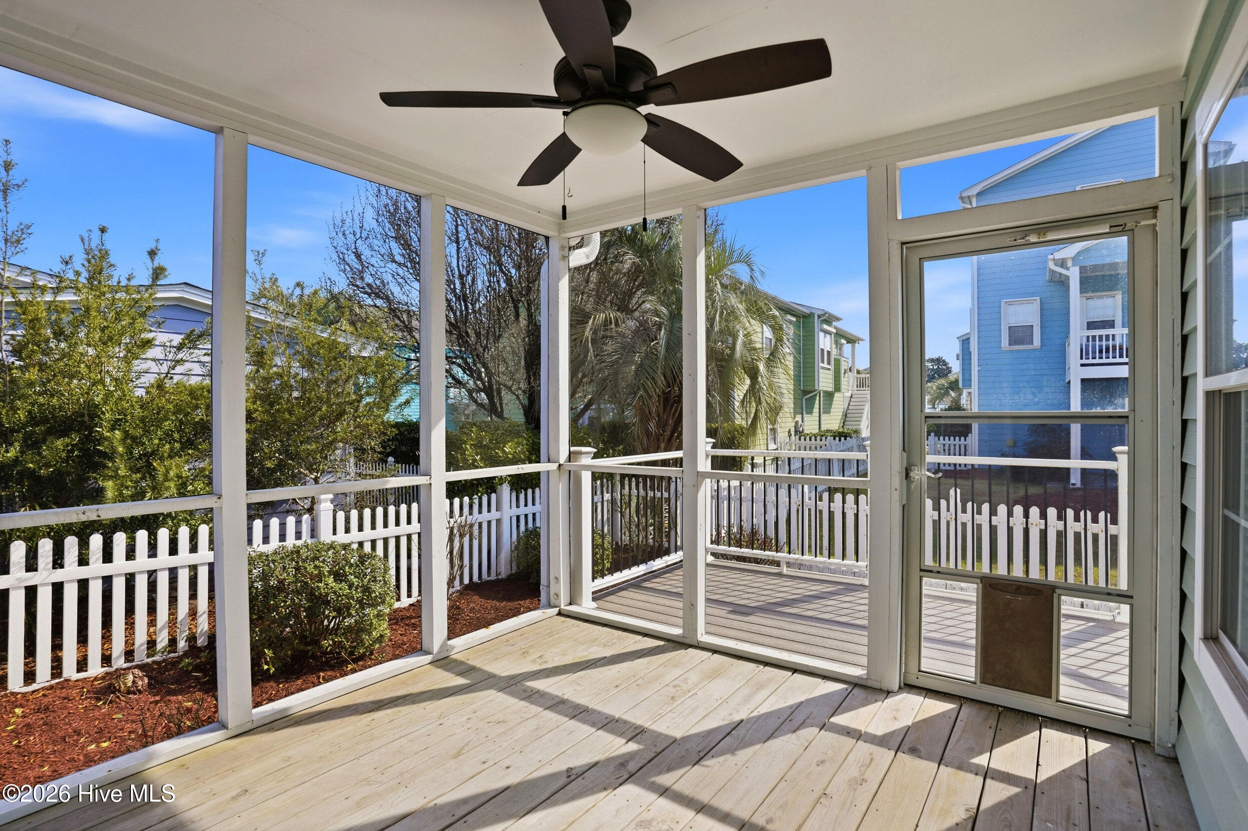 100559989 | Photo 38