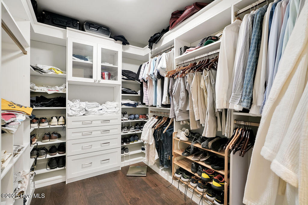 100525611 | Photo 32