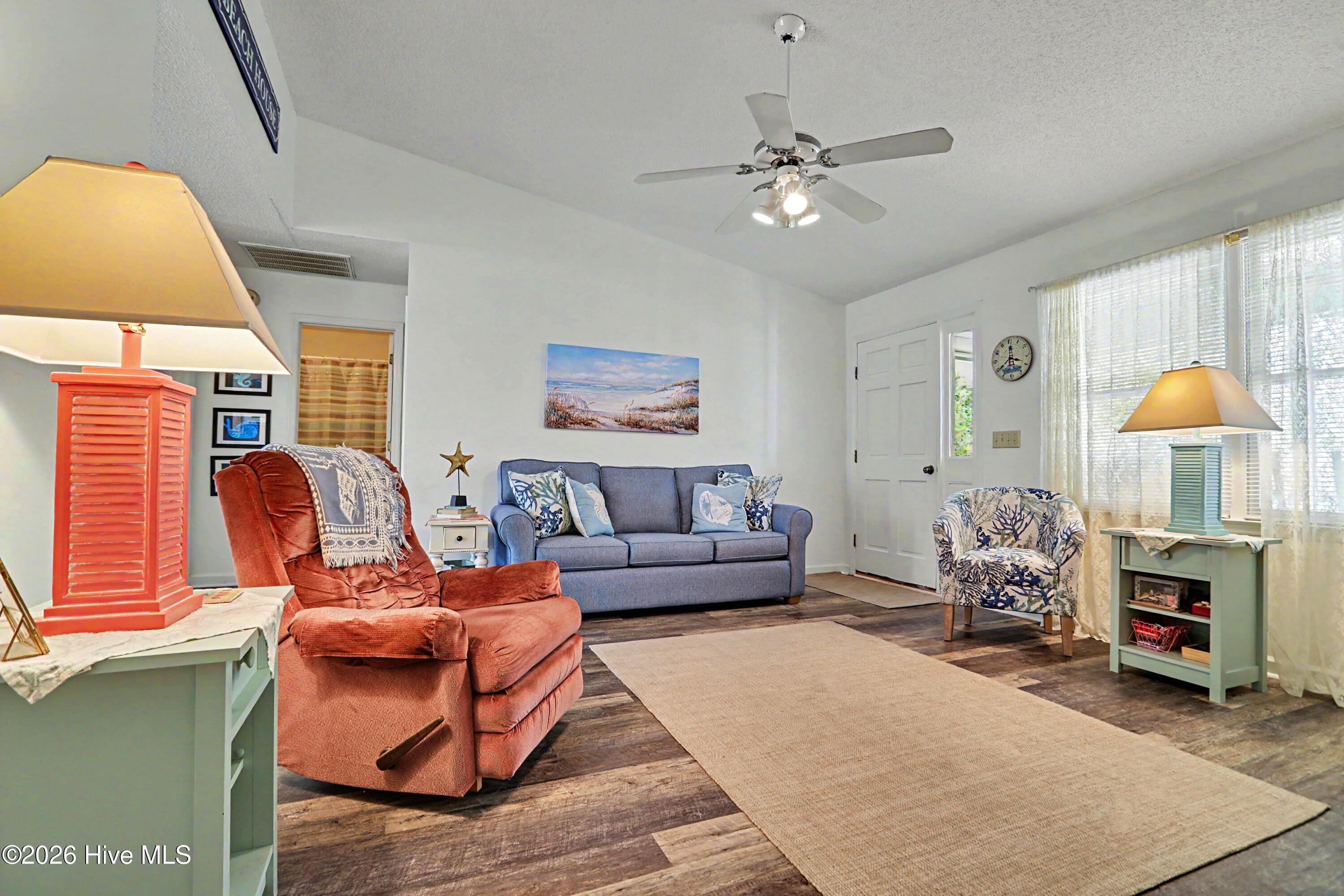 100563320 | Photo 10