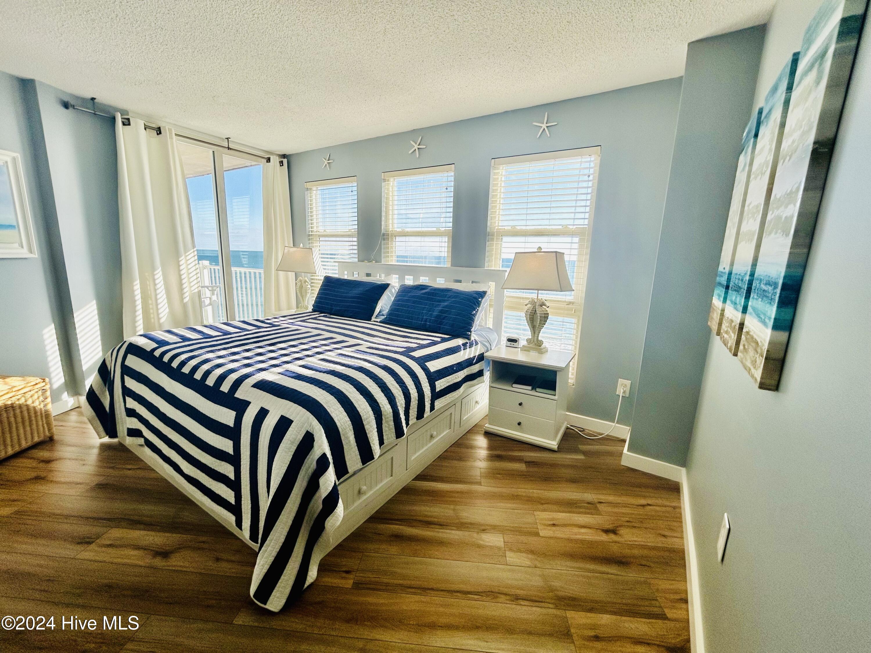 100548313 | Photo 25