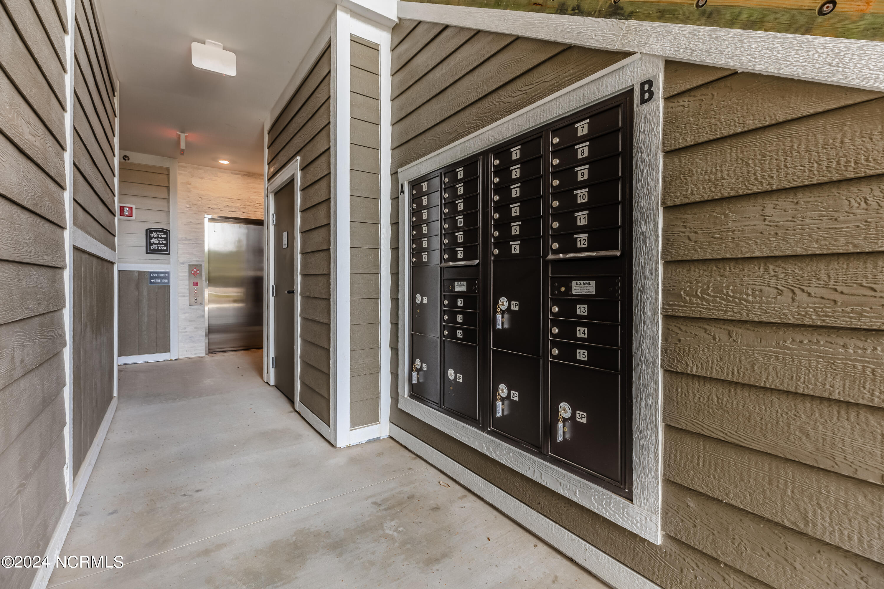 100547860 | Photo 33