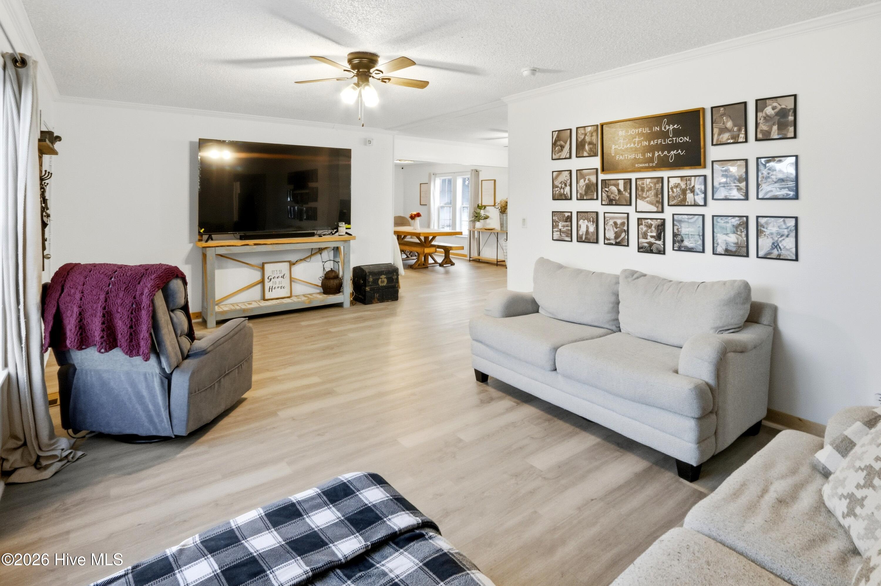 100548935 | Photo 11