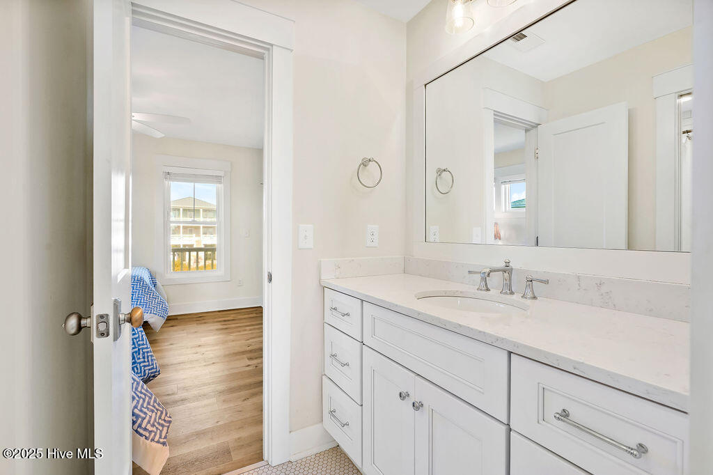 100541995 | Photo 18