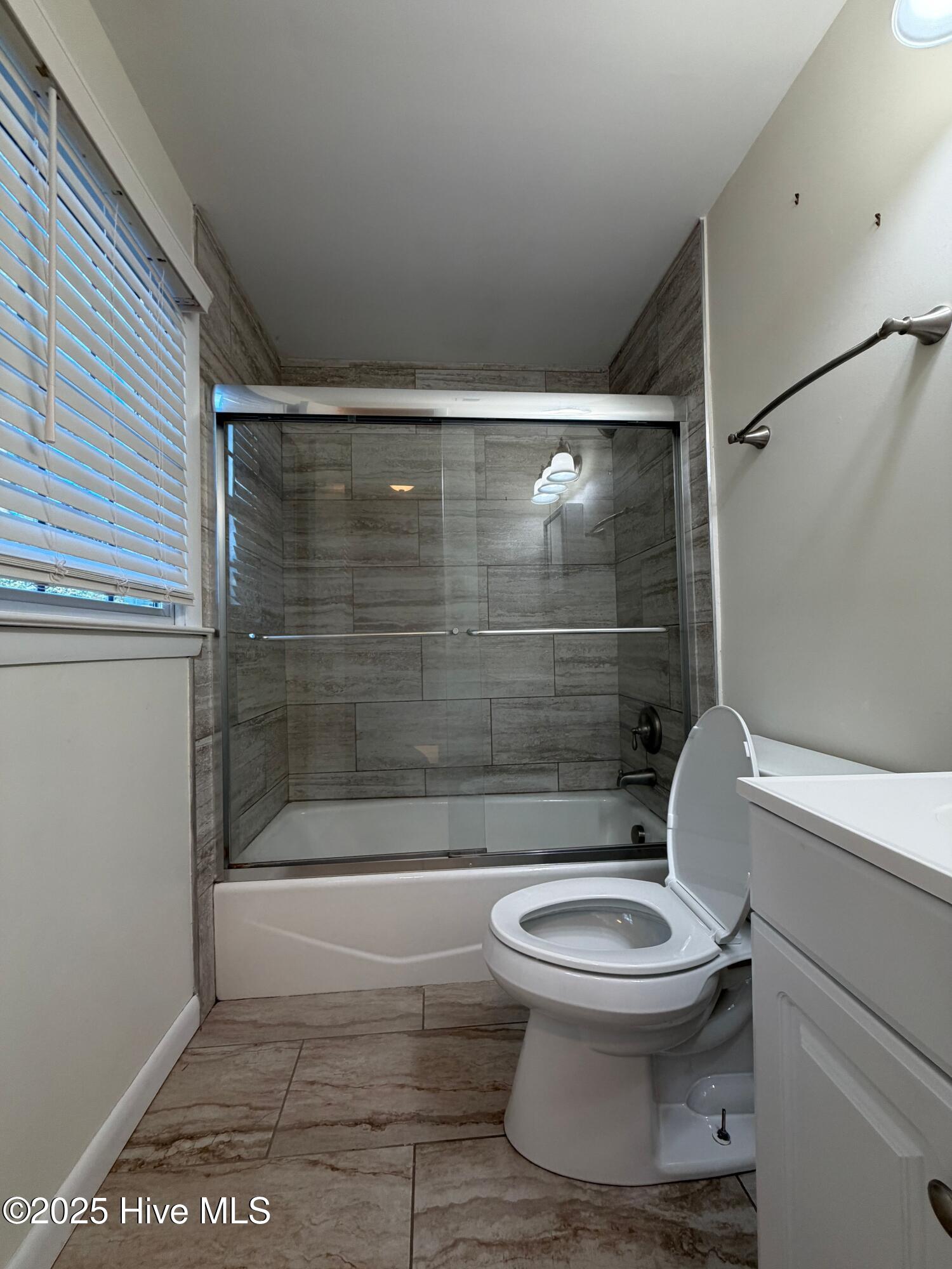 100533977 | Photo 28