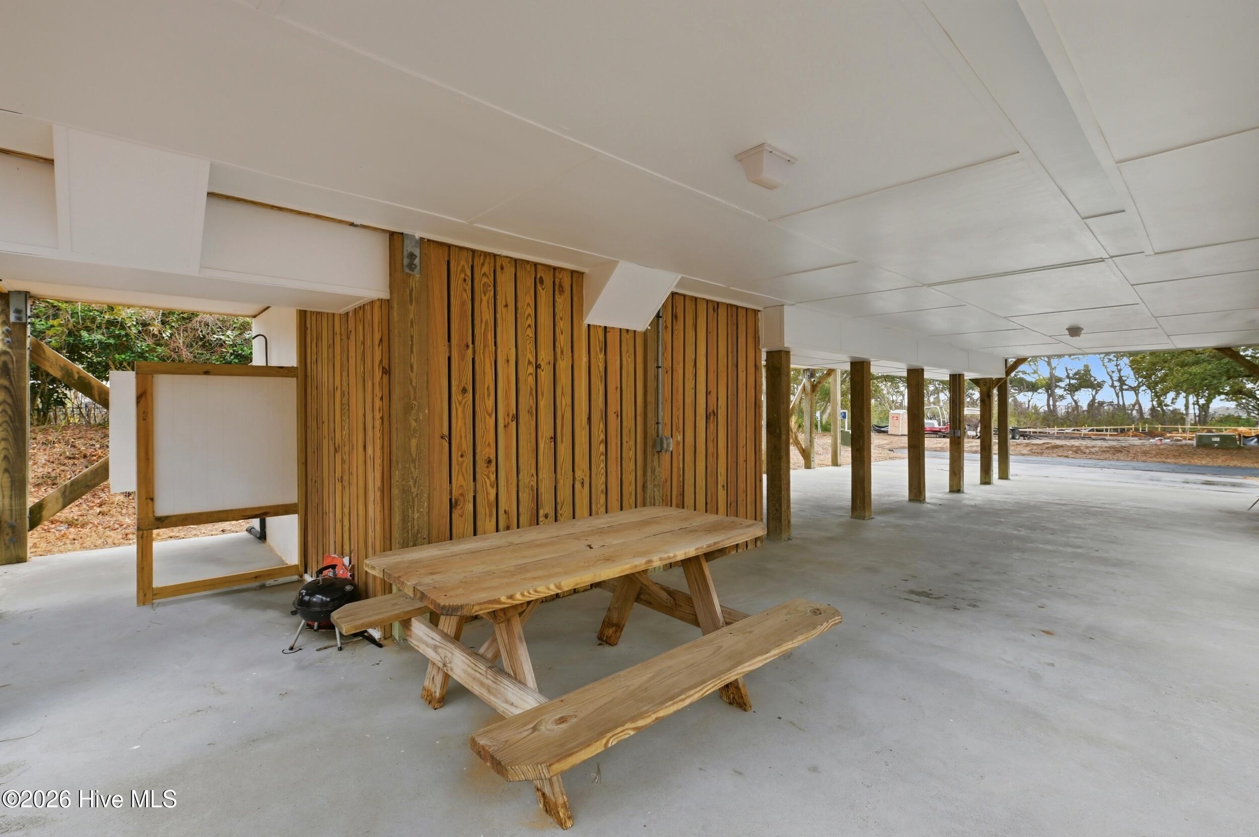 100557500 | Photo 42