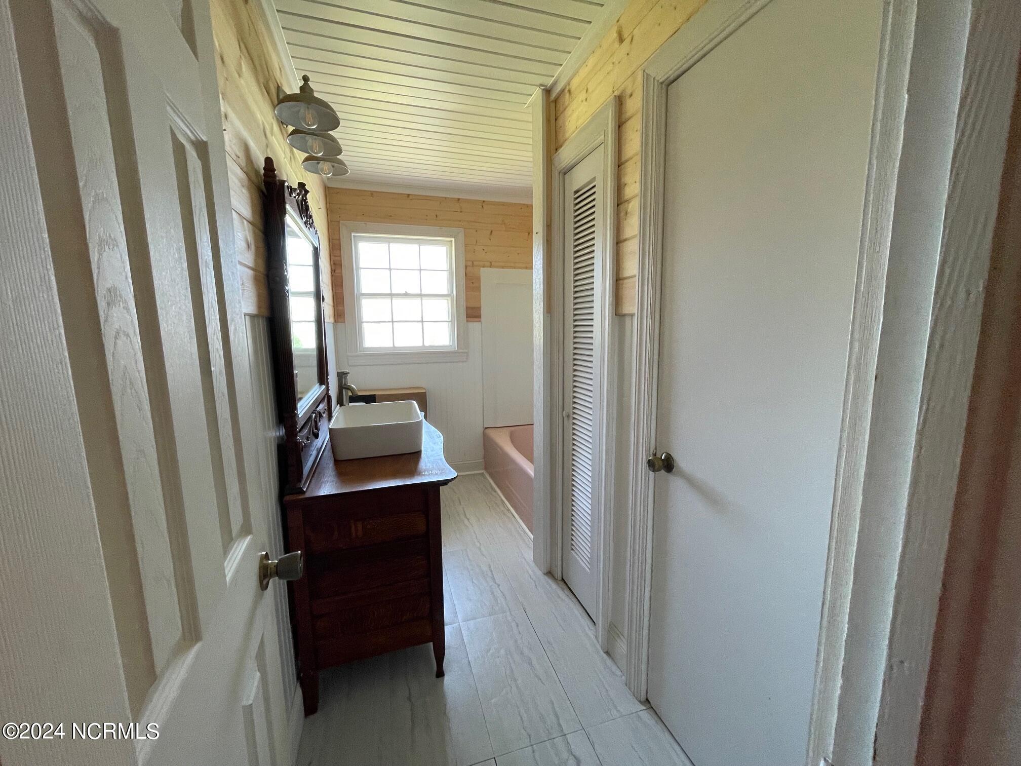 2604 Cedar Island Road,Cedar Island