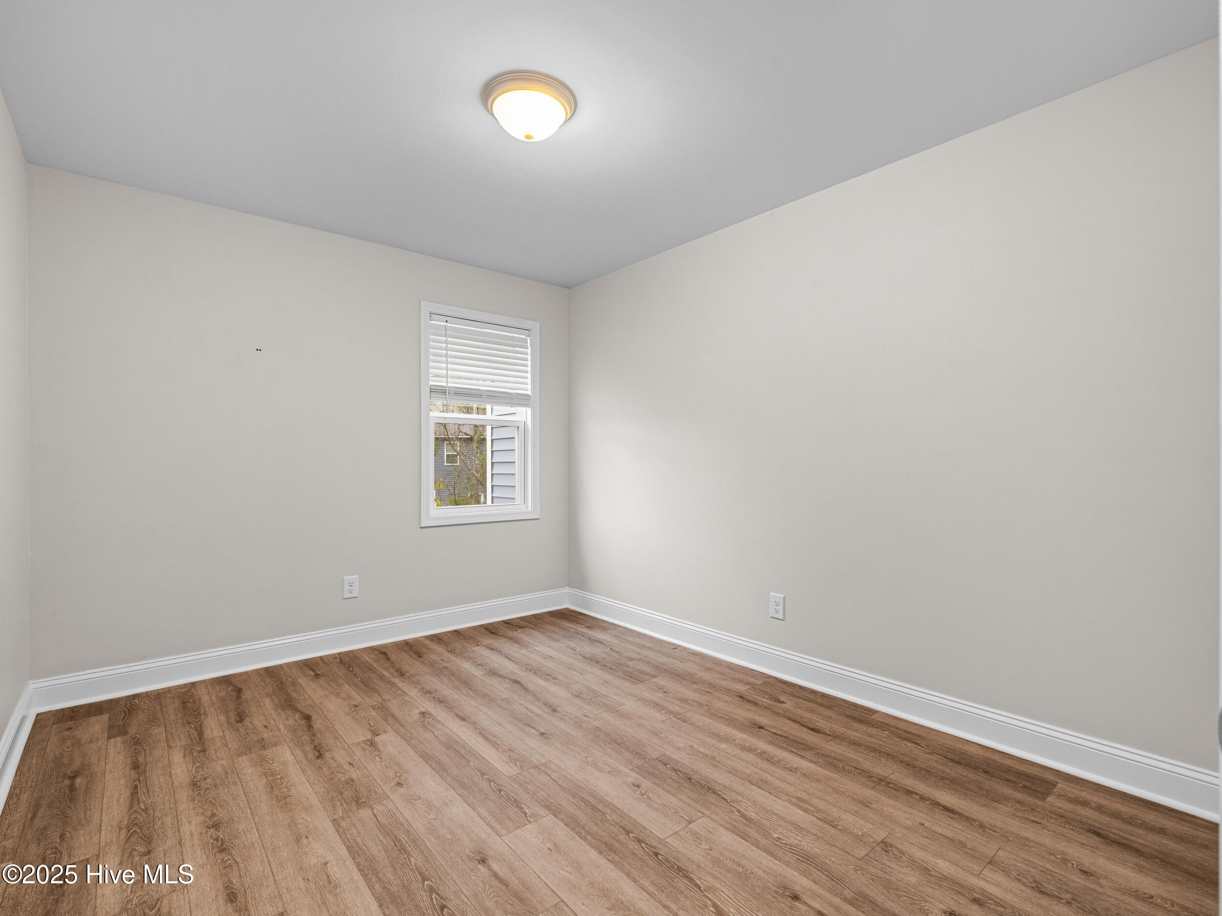 100545944 | Photo 14