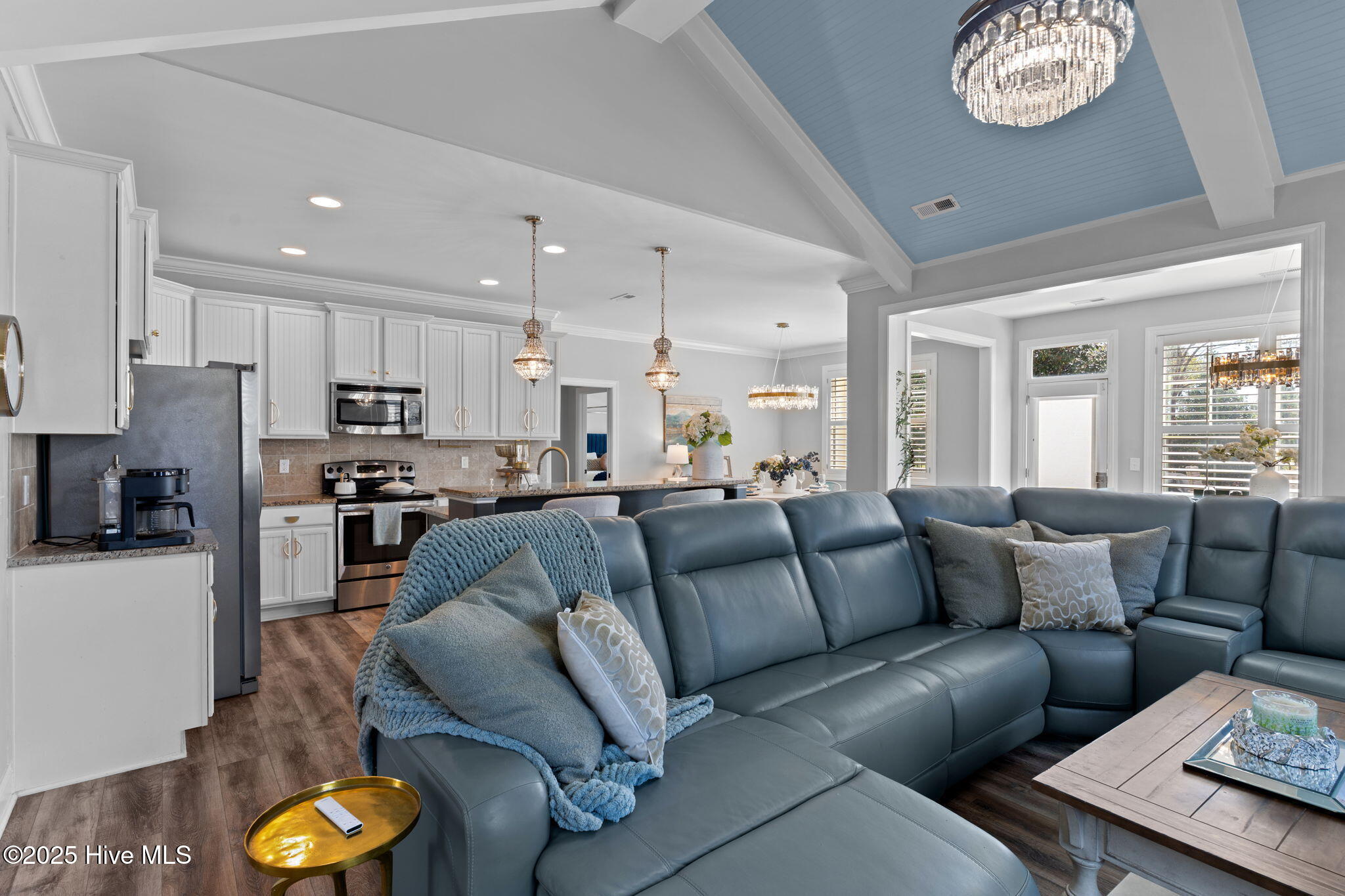 100534405 | Photo 10