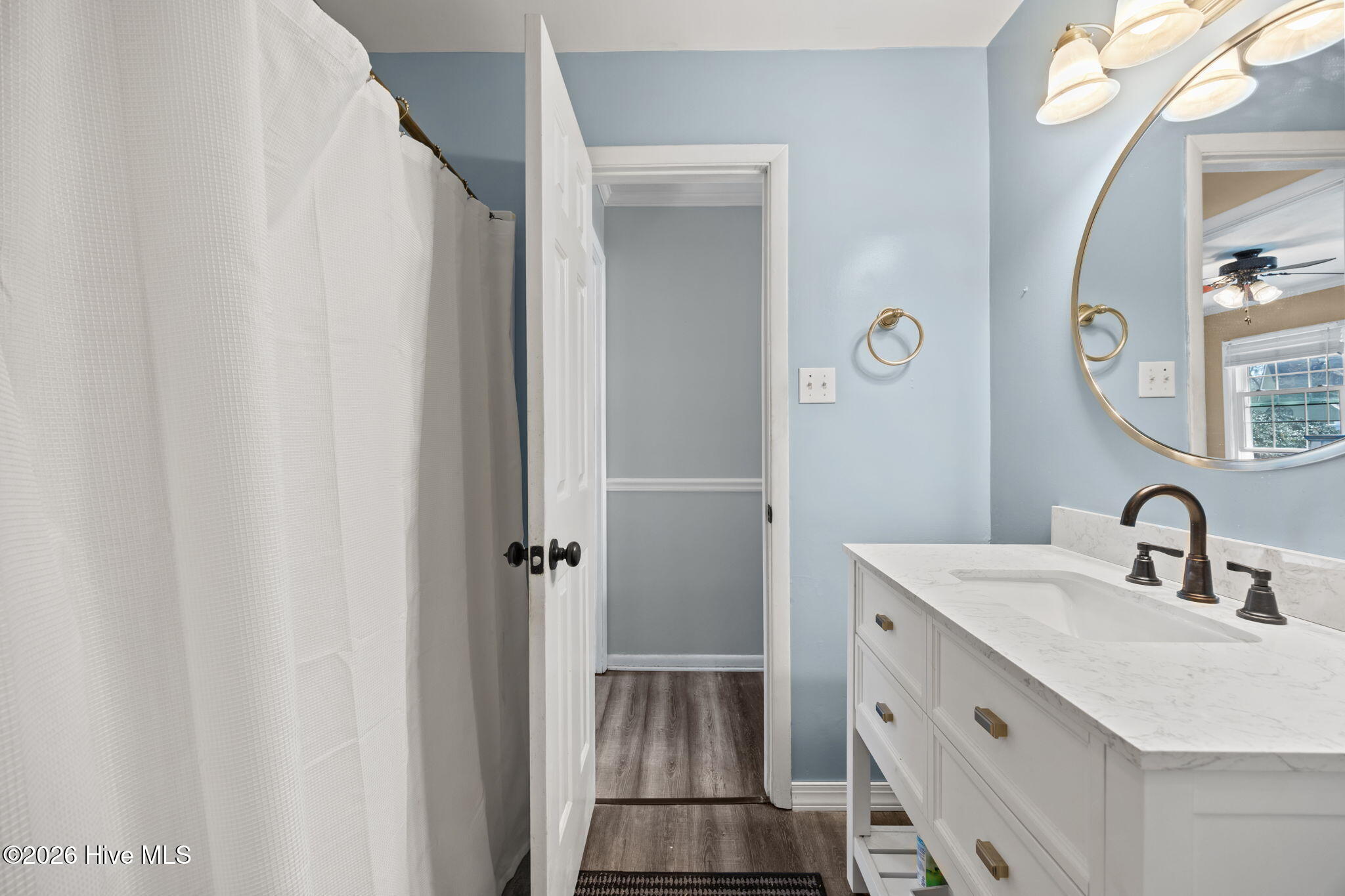 100553849 | Photo 30