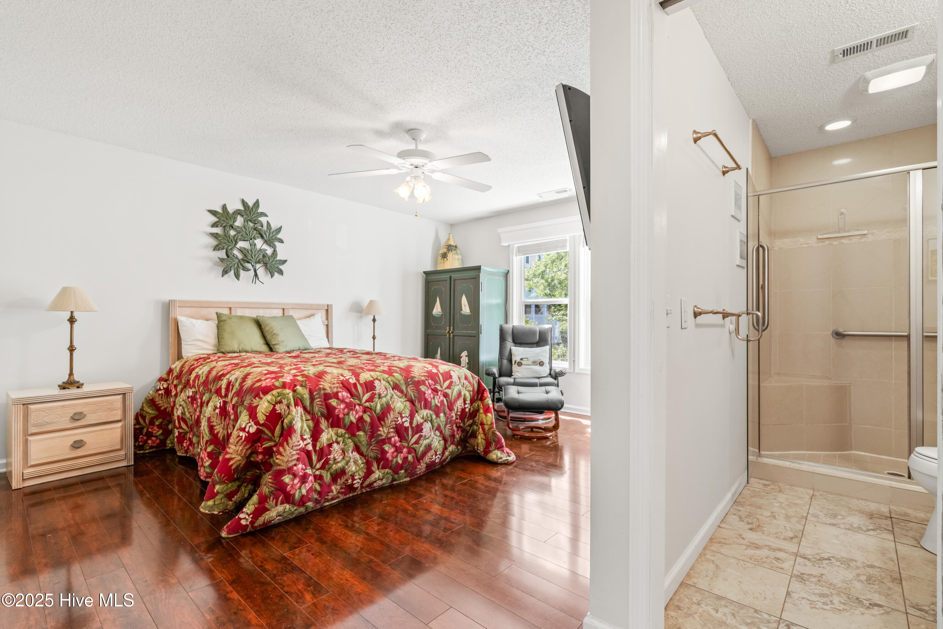 100549629 | Photo 16