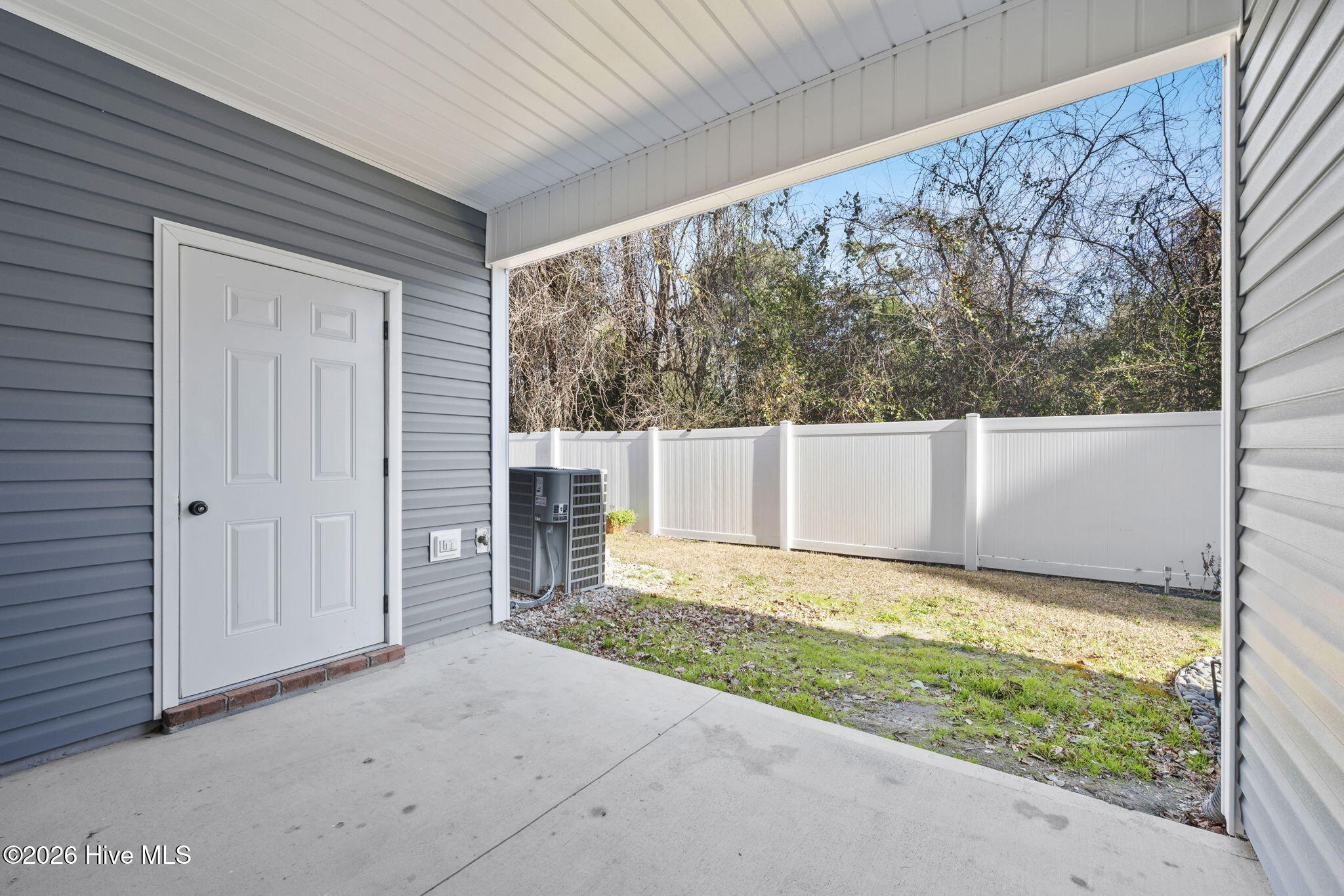 100547697 | Photo 14