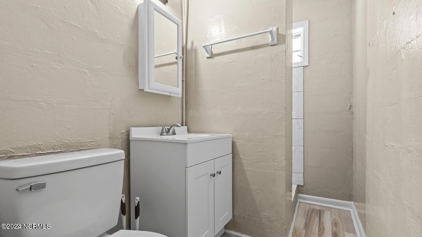 100560766 | Photo 15