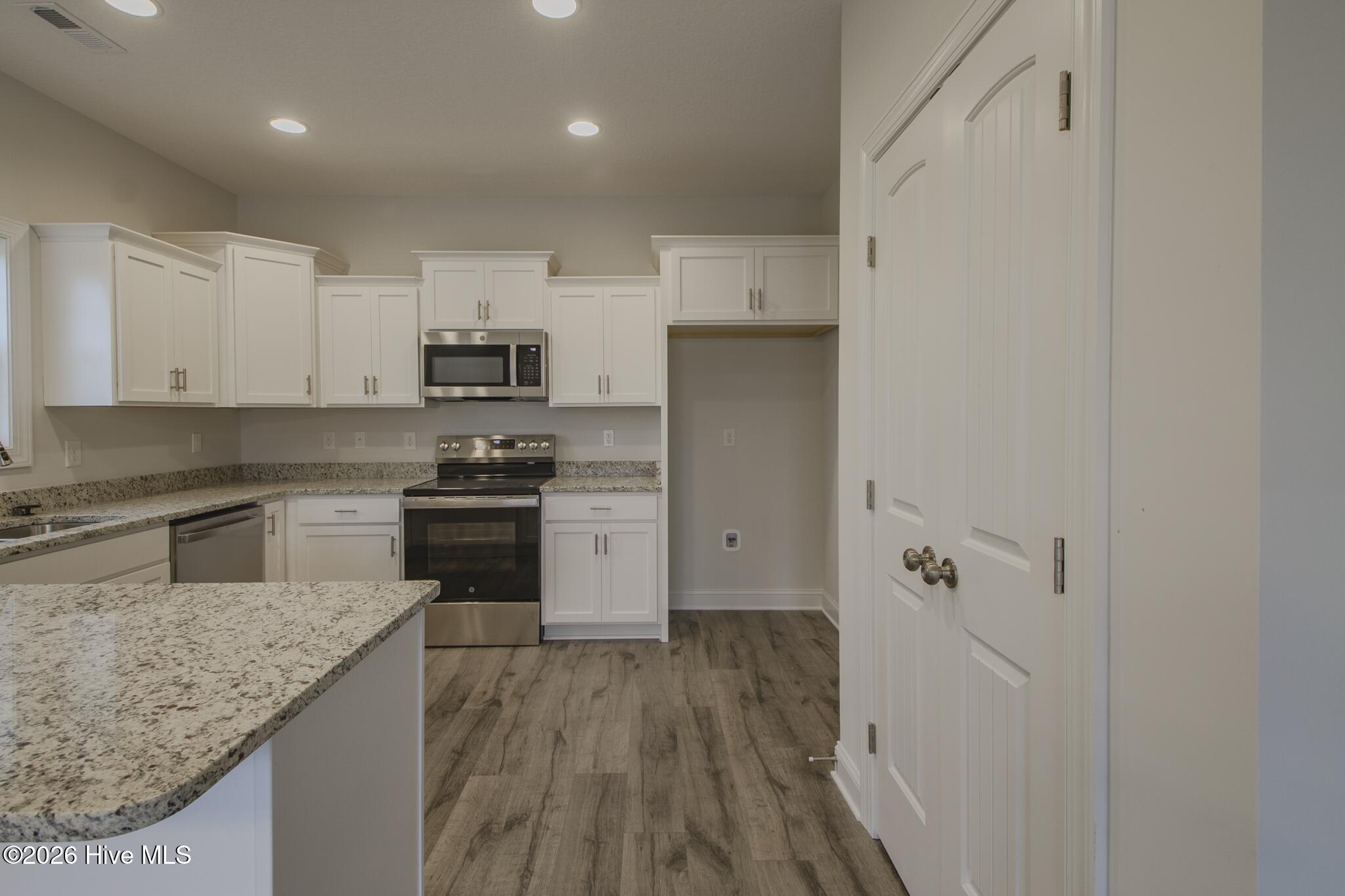 100511228 | Photo 11