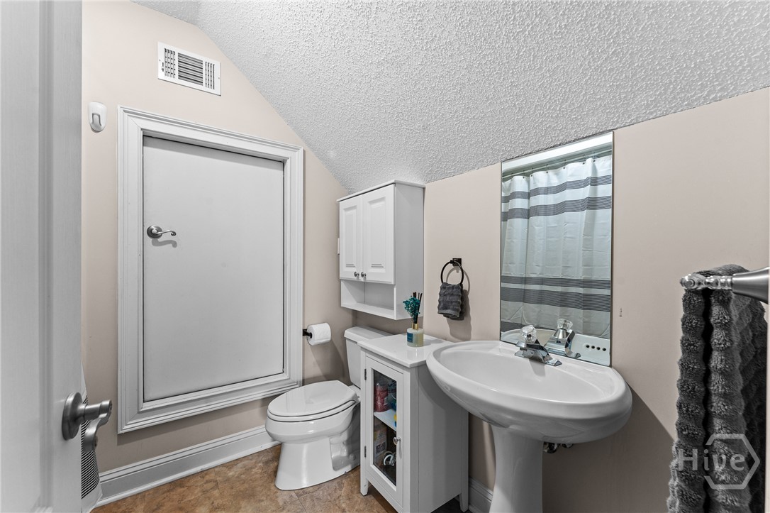 Bonus Bathroom with tub/shower included